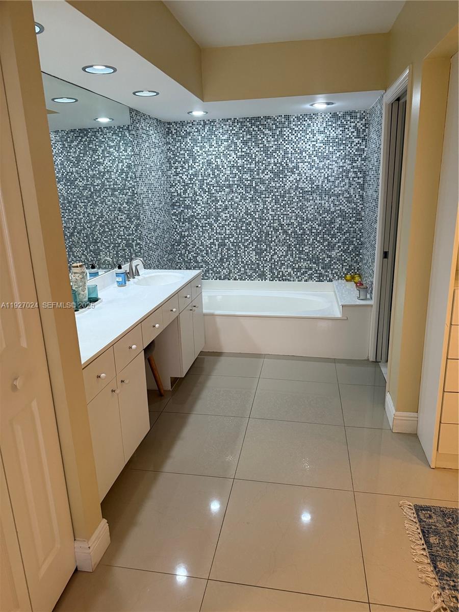 3530 Mystic Pointe Dr #2303 Aventura, FL 33180