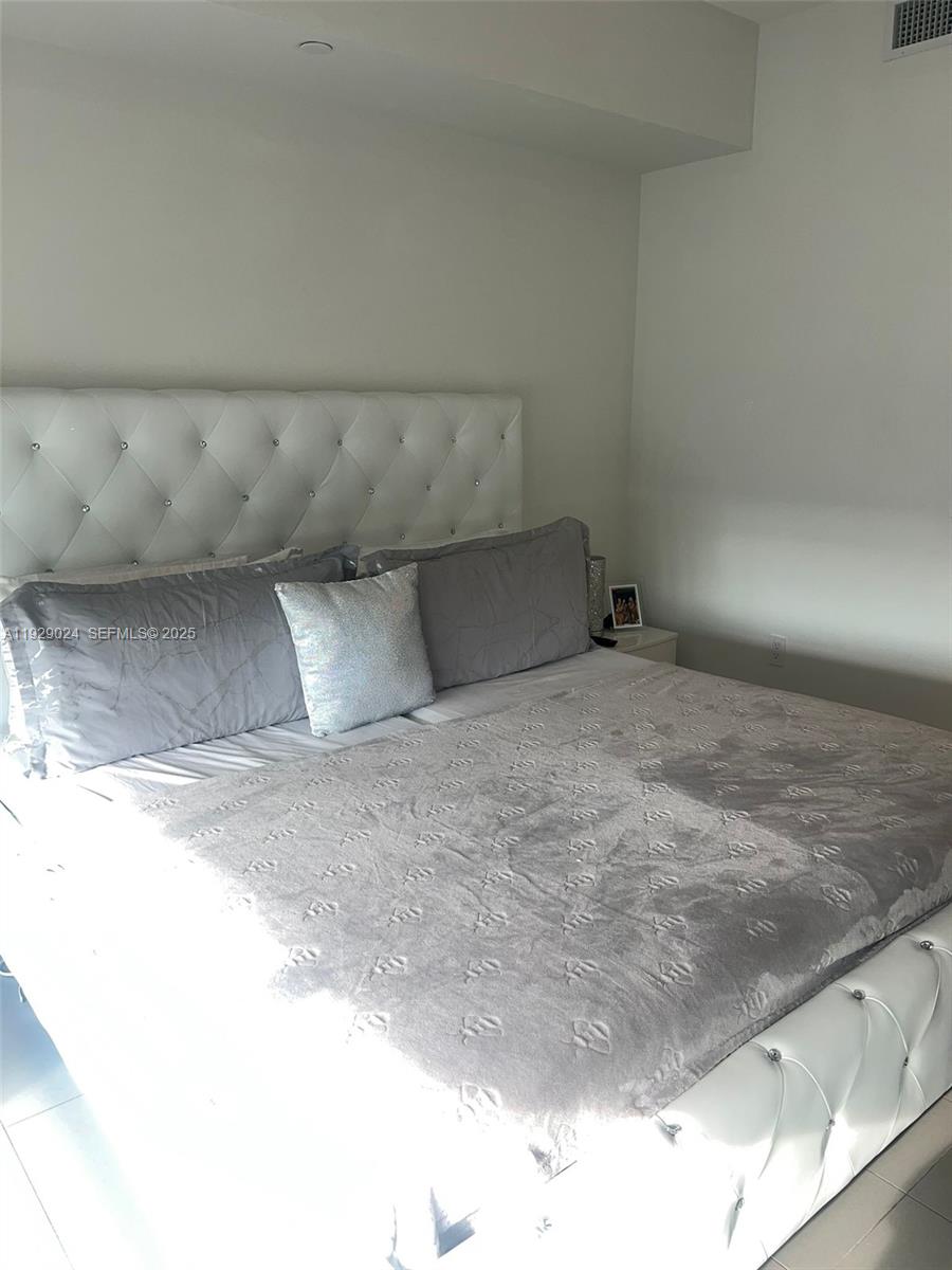 1600 NE 1st Ave #3012 Miami, FL 33132