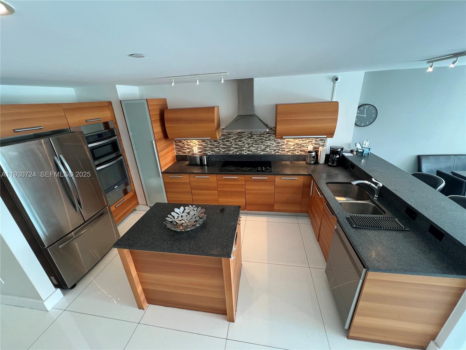 2950 NE 188th St #531 Aventura, FL 33180