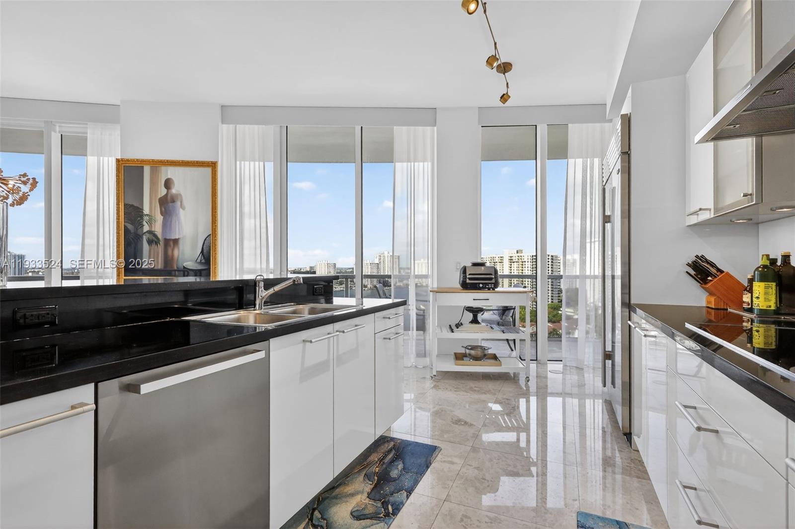 4100 Island Blvd #1403 Aventura, FL 33160