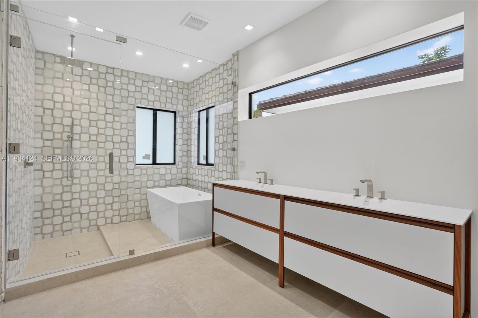 7222 SW 52nd Ct Miami, FL 33143