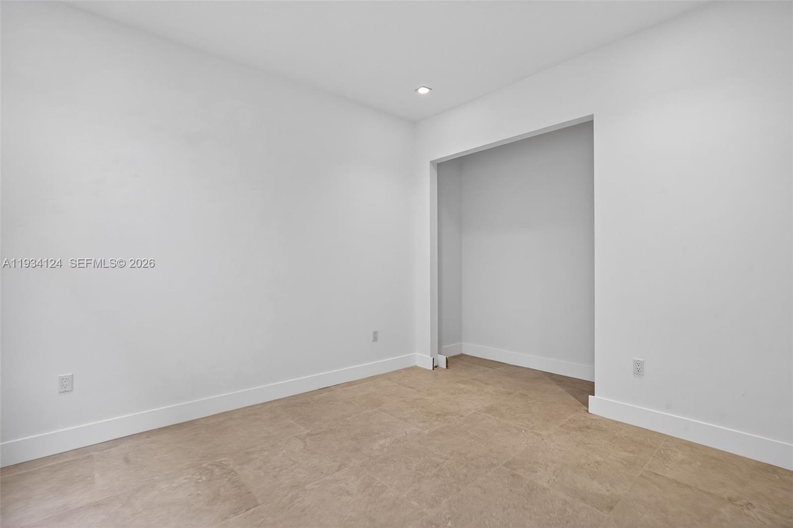 7222 SW 52nd Ct Miami, FL 33143