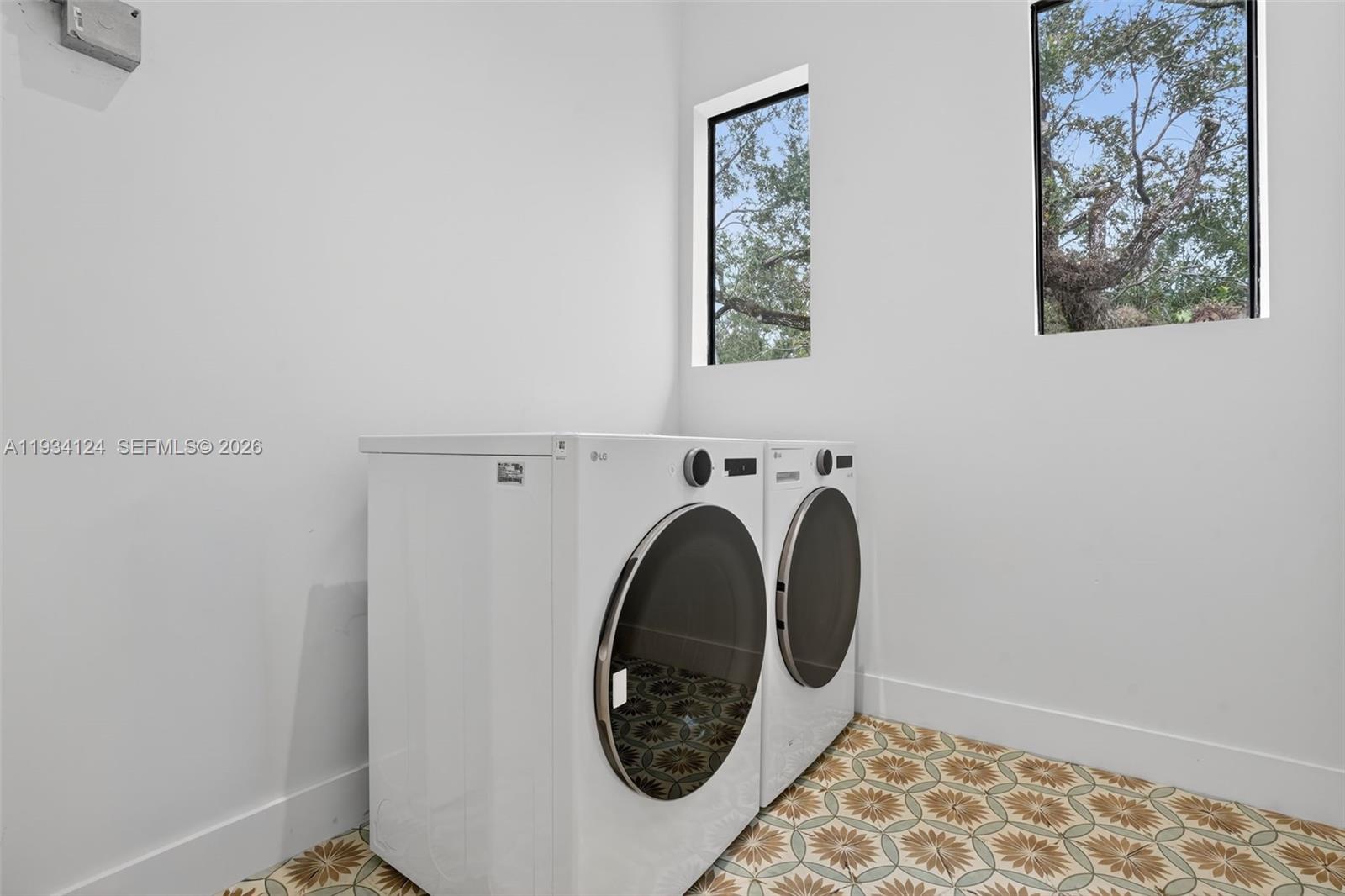 7222 SW 52nd Ct Miami, FL 33143