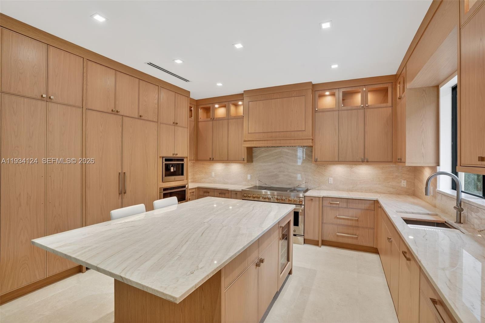 7222 SW 52nd Ct Miami, FL 33143