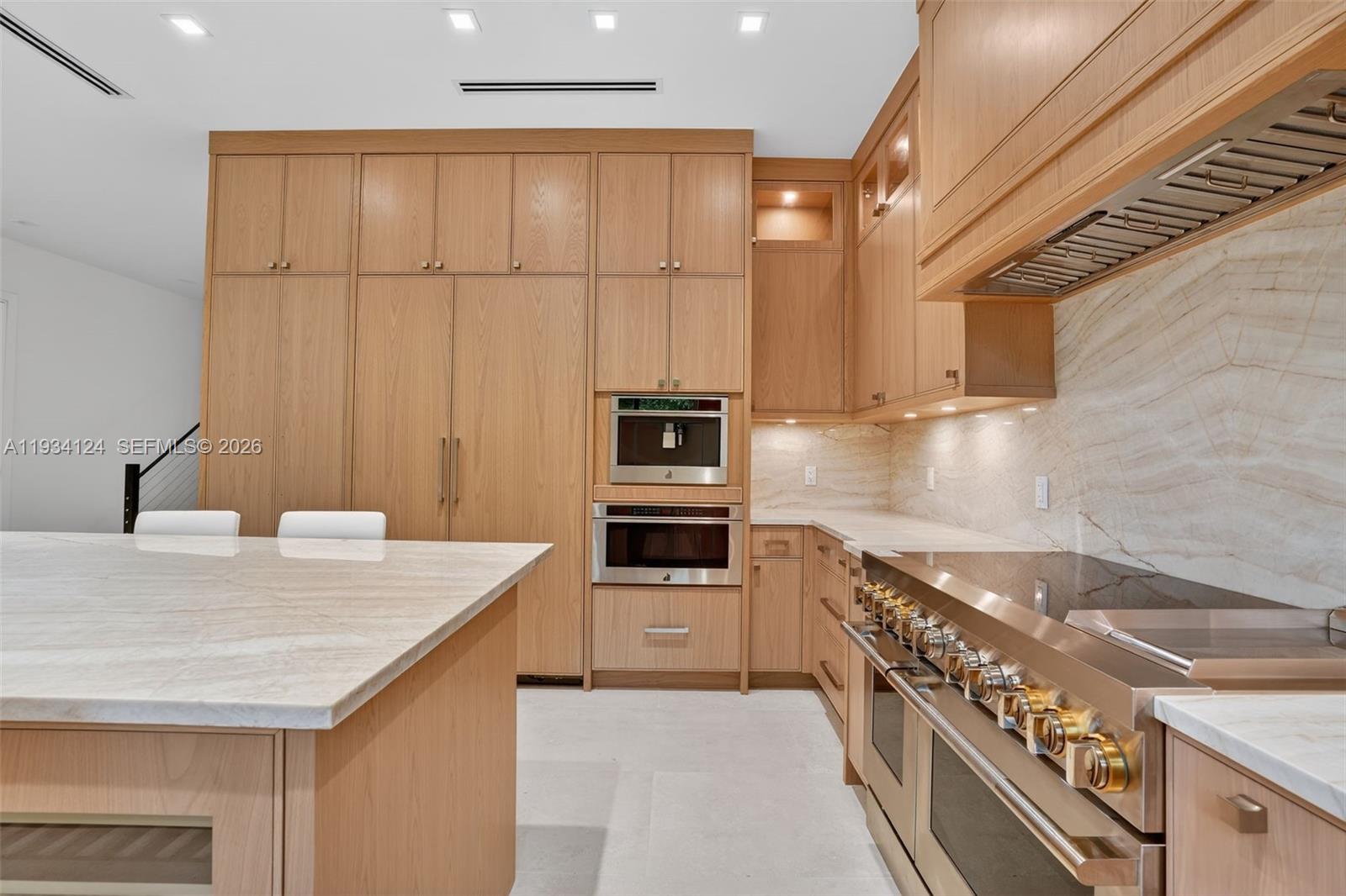 7222 SW 52nd Ct Miami, FL 33143