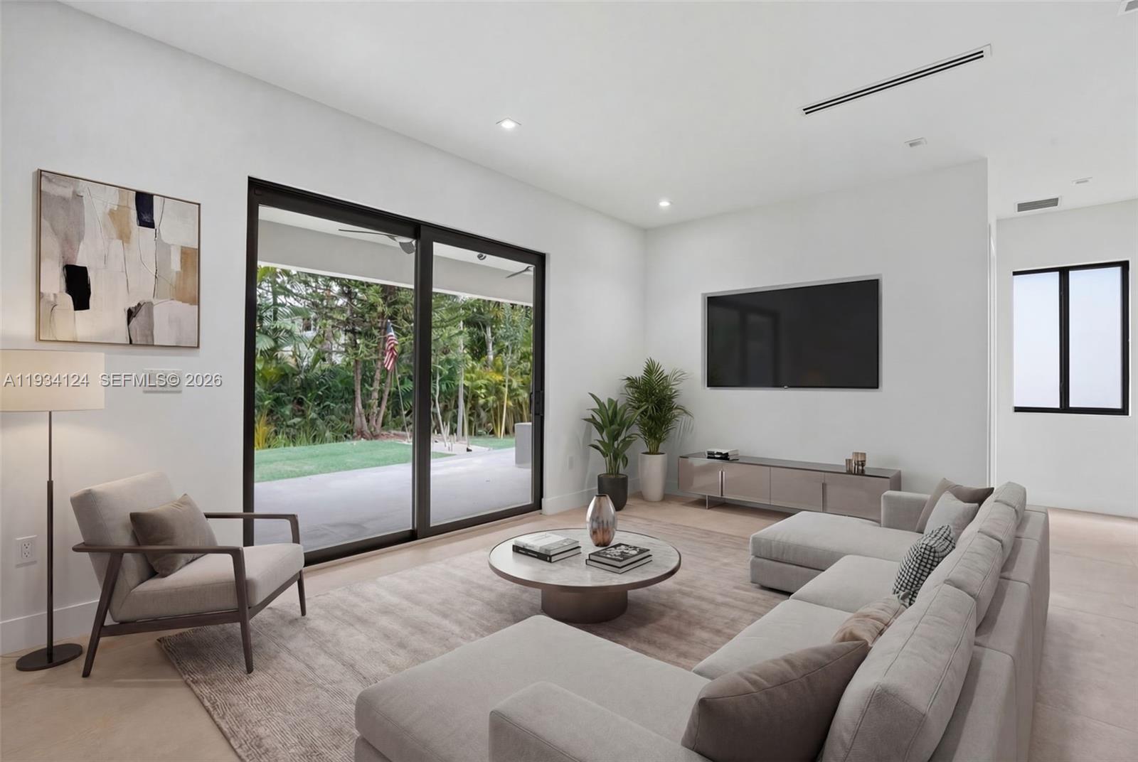 7222 SW 52nd Ct Miami, FL 33143