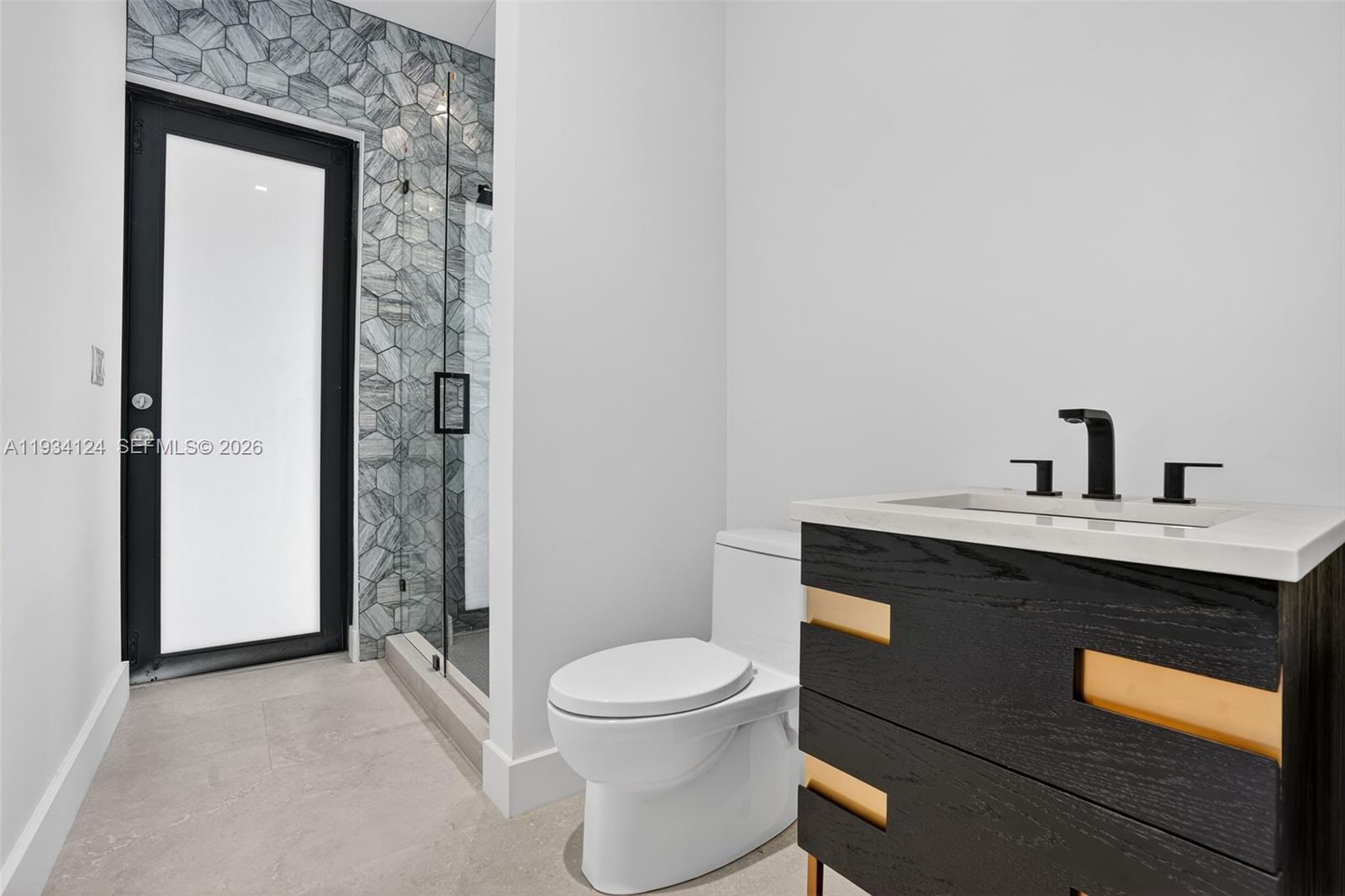 7222 SW 52nd Ct Miami, FL 33143