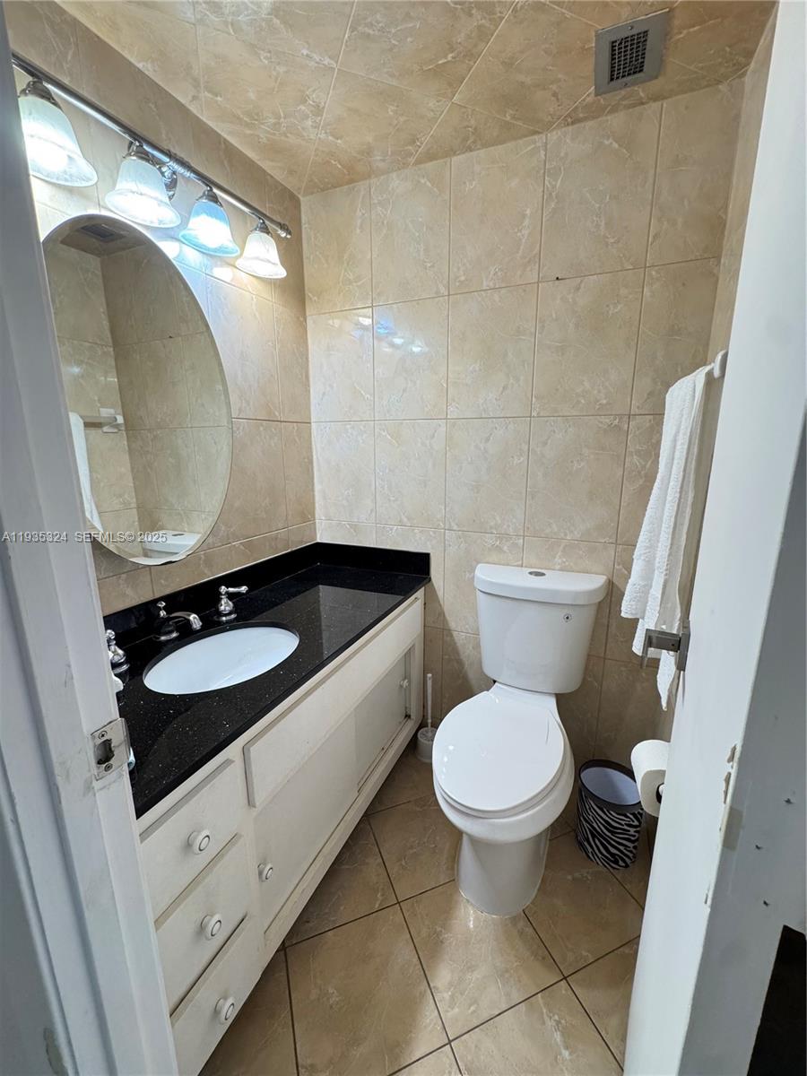 image Arlen House Condo14