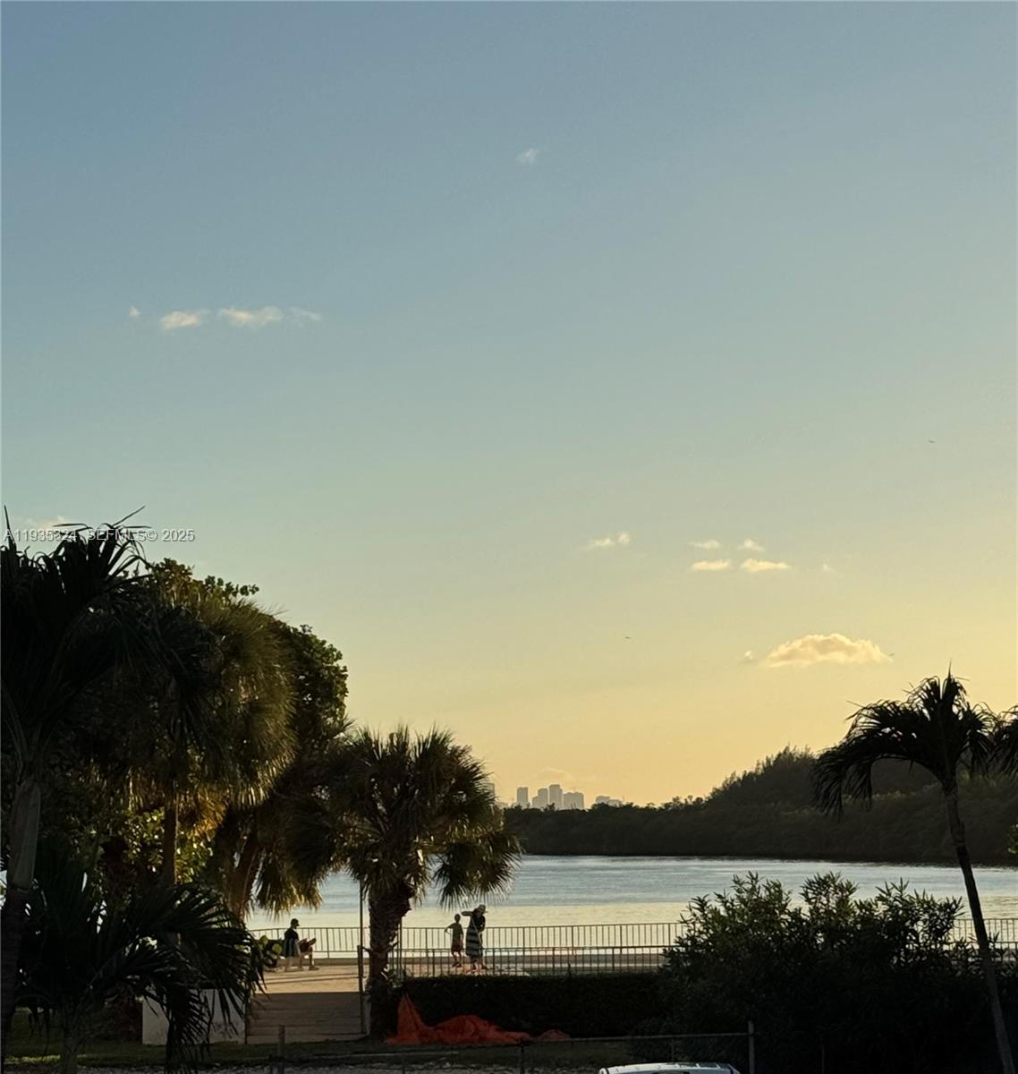 image Arlen House Condo32