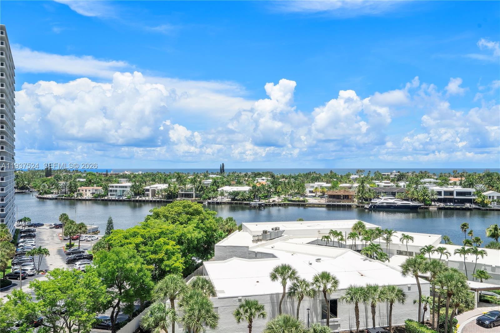 image Hamptons West Condo1