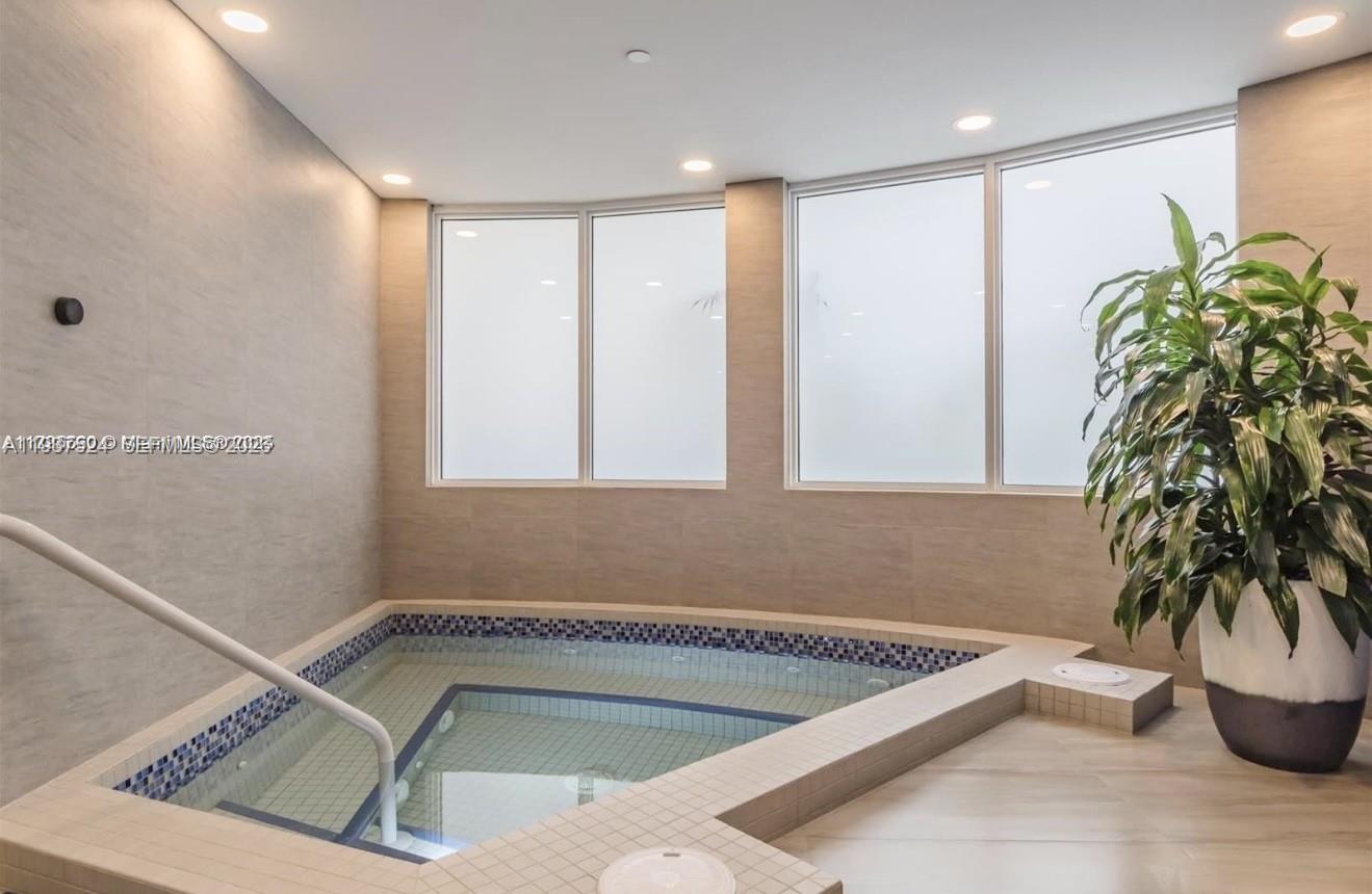 image Hamptons West Condo34