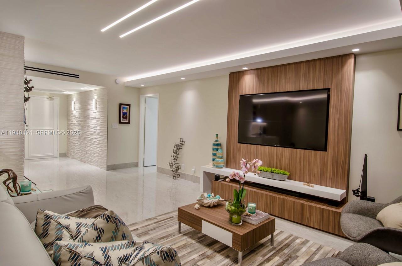 900 Bay Dr #822 Miami Beach, FL 33141