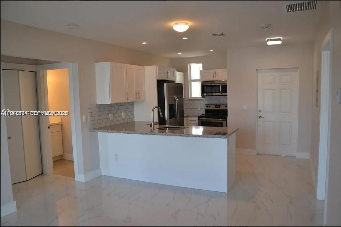 555 E Dania Bch Blvd #5 Dania Beach, FL 33004