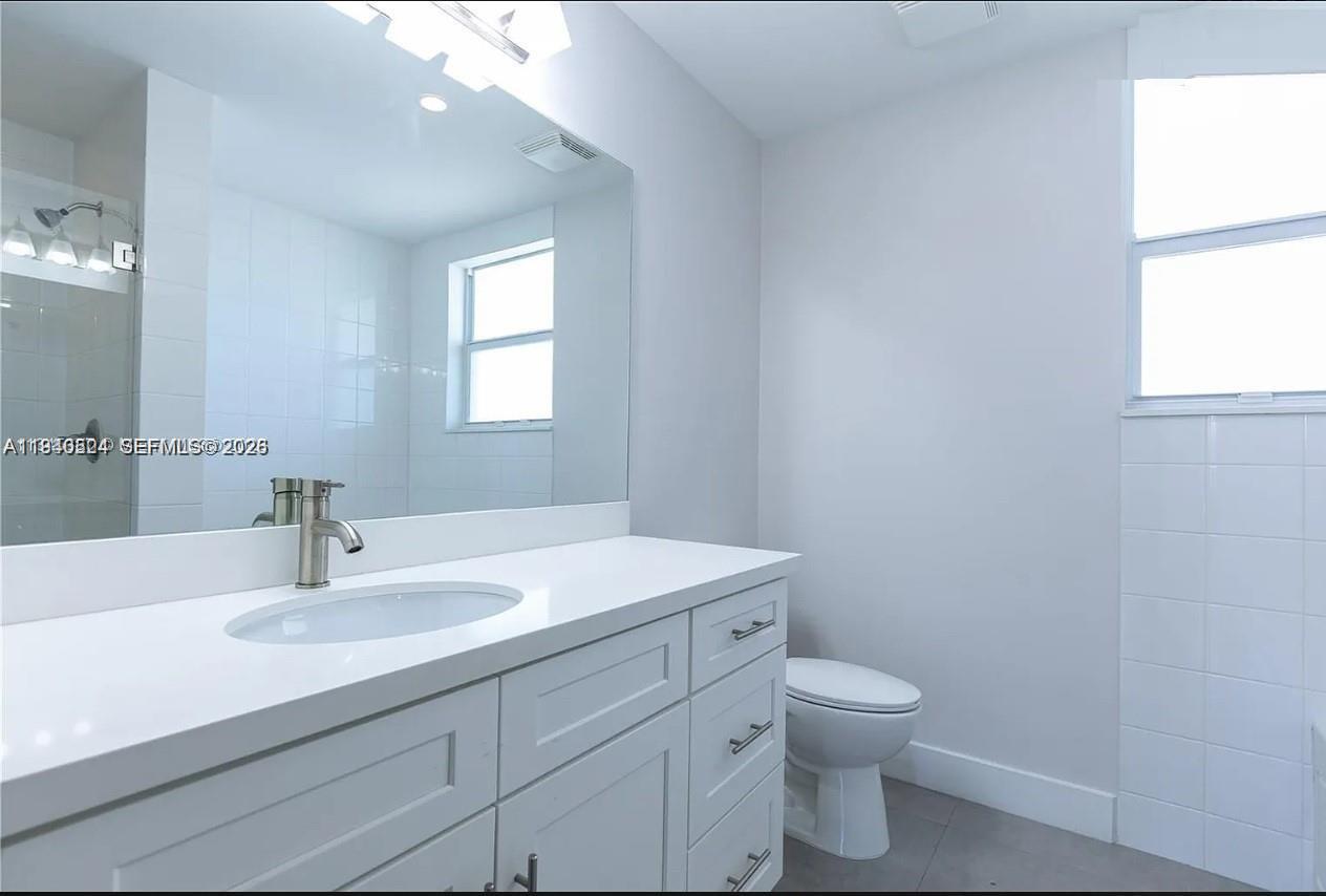 555 E Dania Bch Blvd #5 Dania Beach, FL 33004