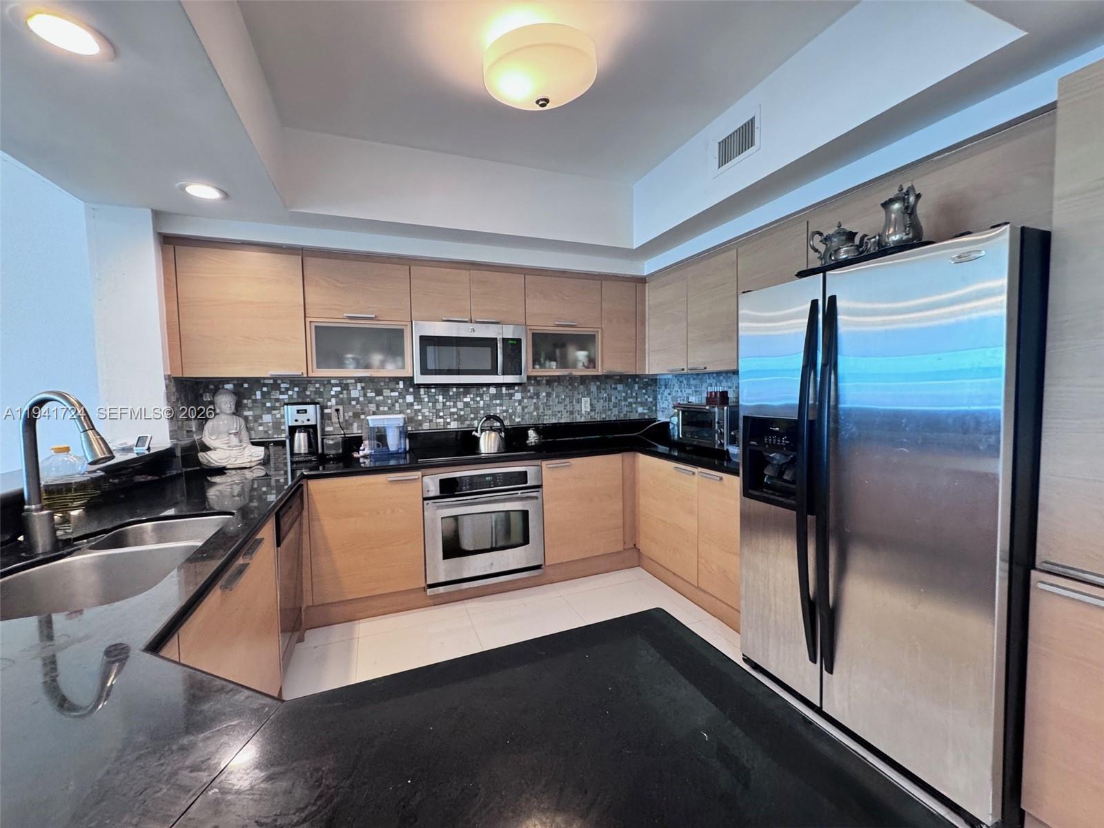 14951 Royal Oaks Ln #2506 North Miami, FL 33181