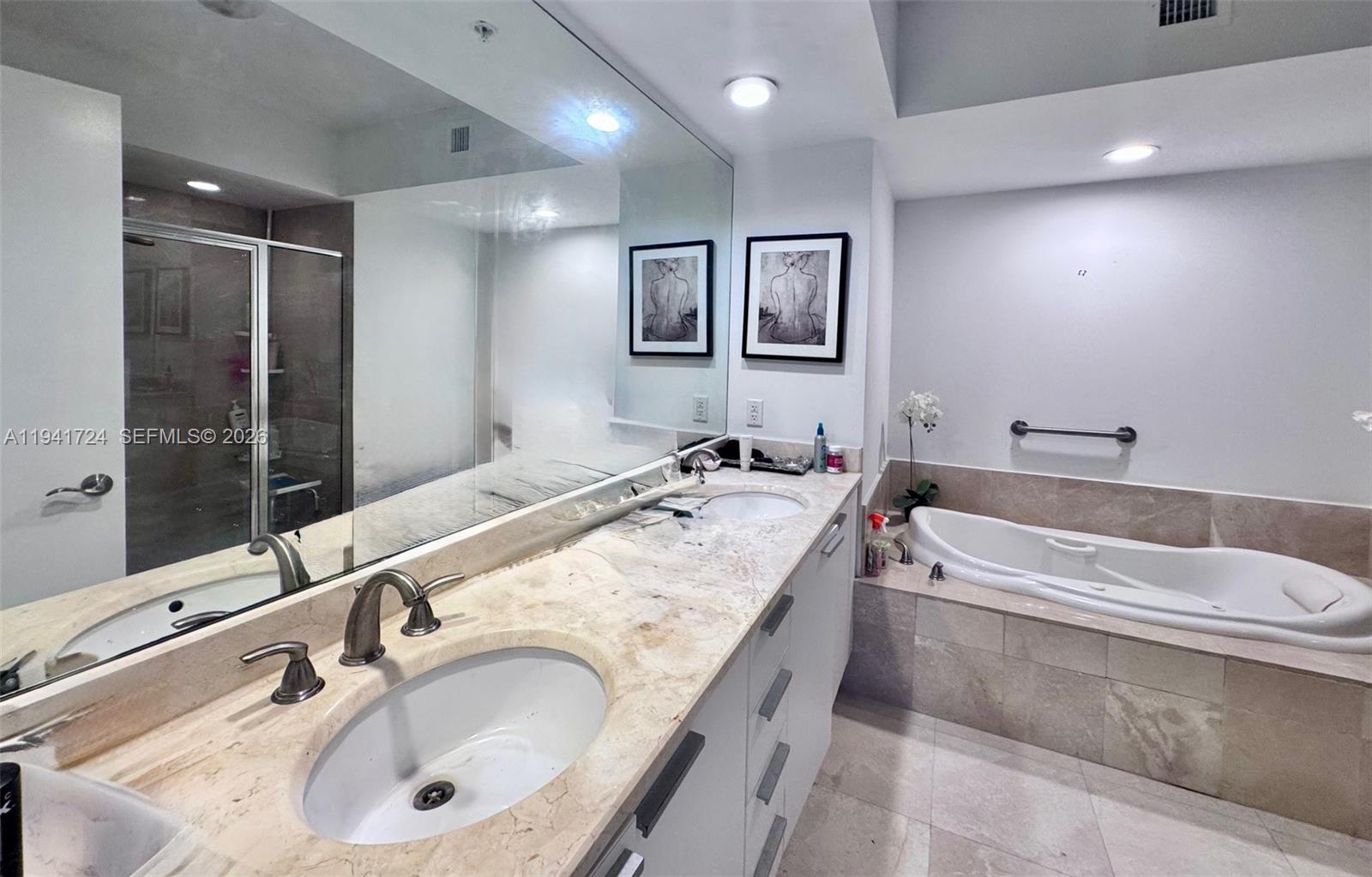 14951 Royal Oaks Ln #2506 North Miami, FL 33181