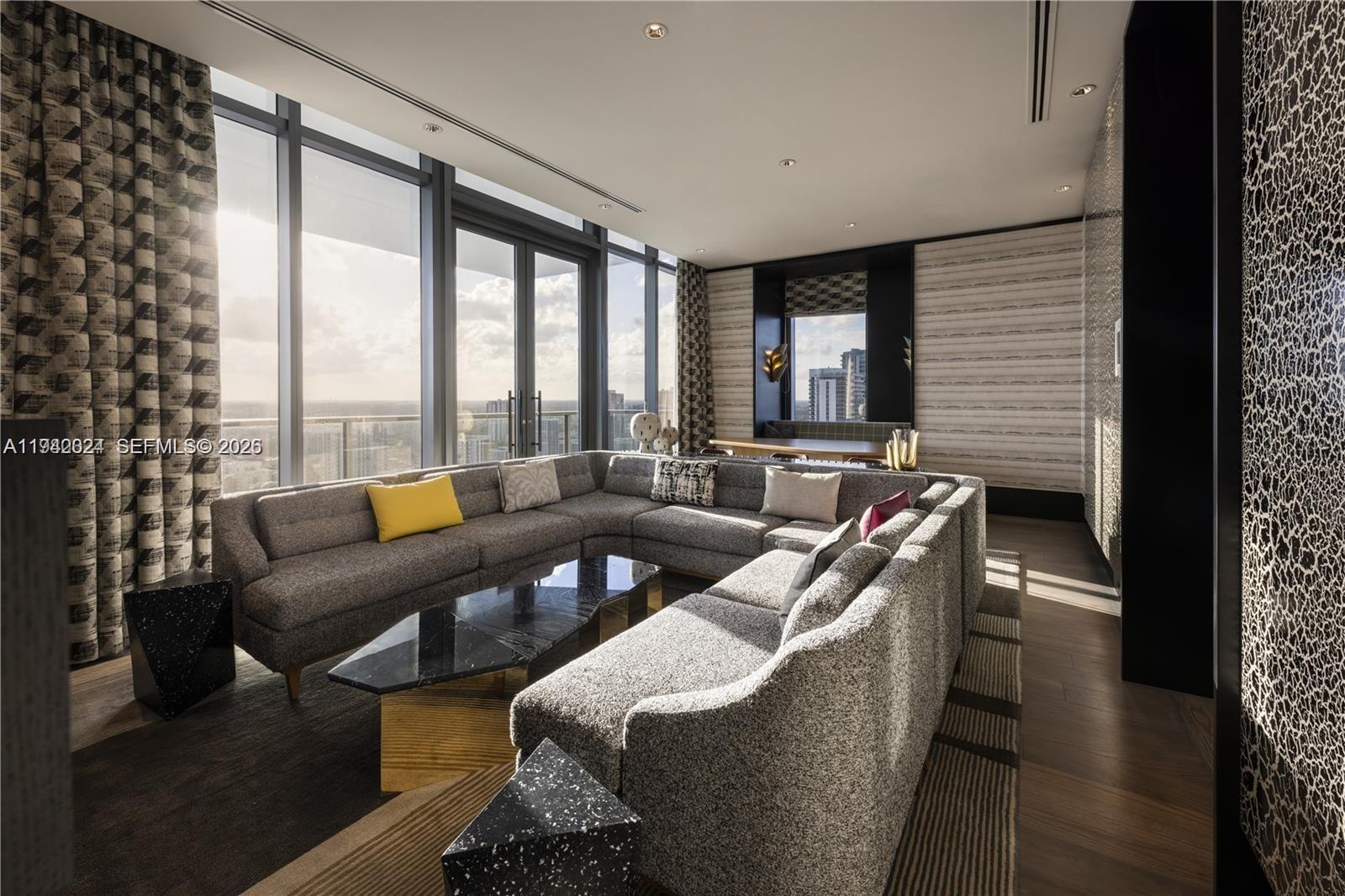 image The Elysee Condo9