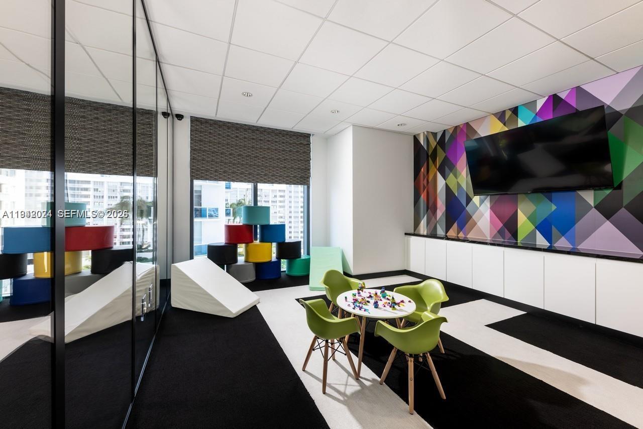 image The Elysee Condo20