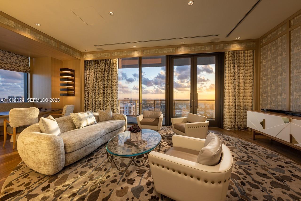 image The Elysee Condo28