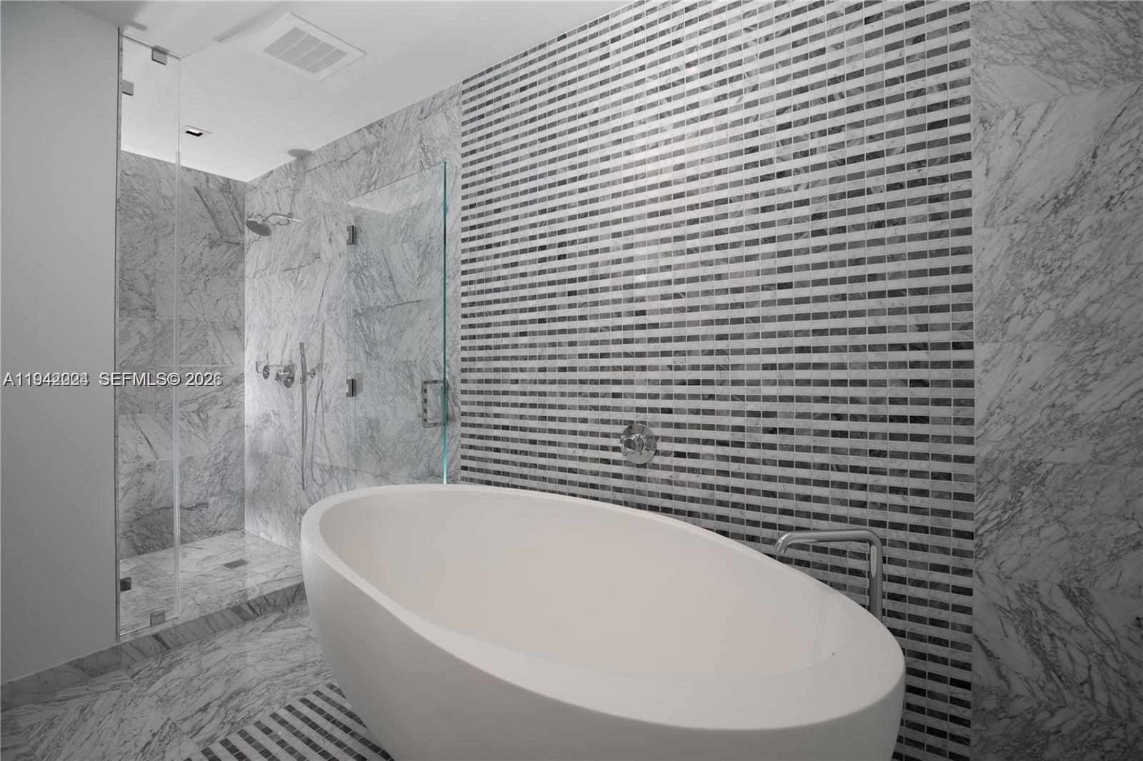 image The Elysee Condo38