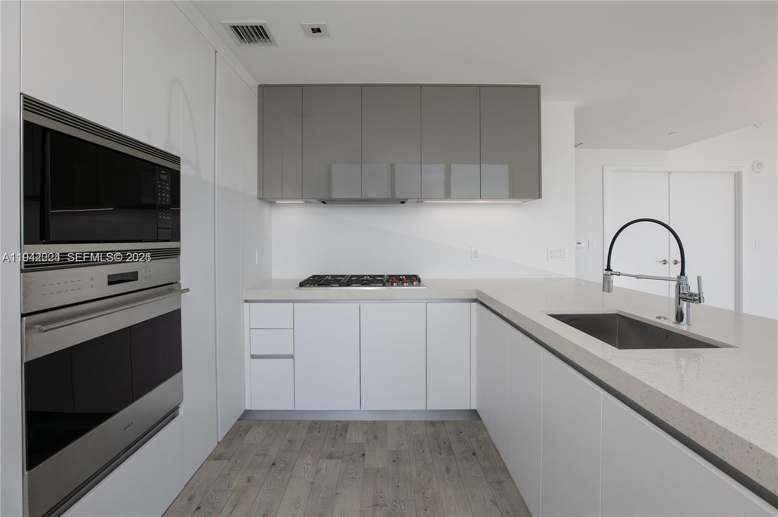 image The Elysee Condo40