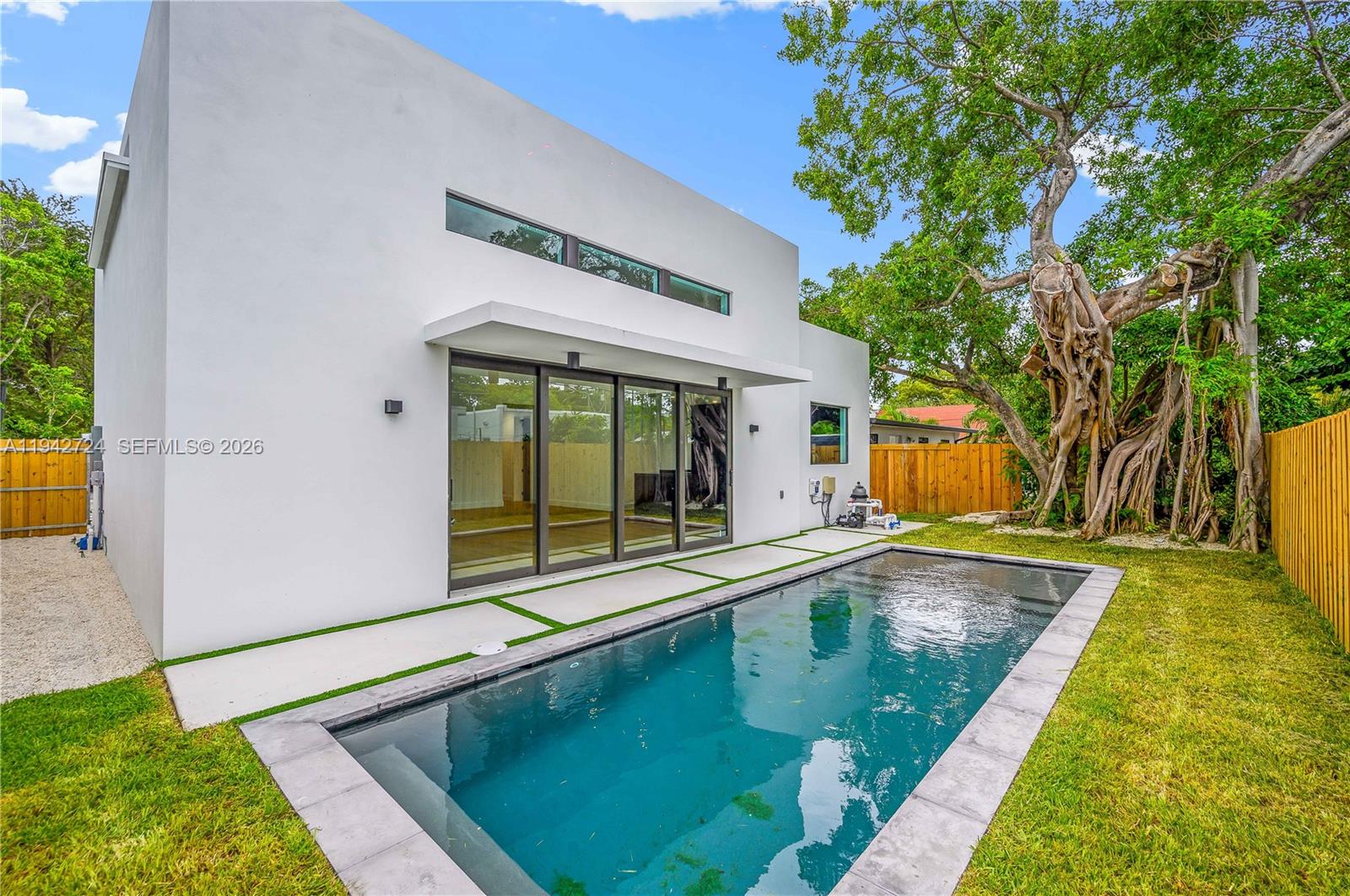 326 NW 40th St Miami, FL 33127