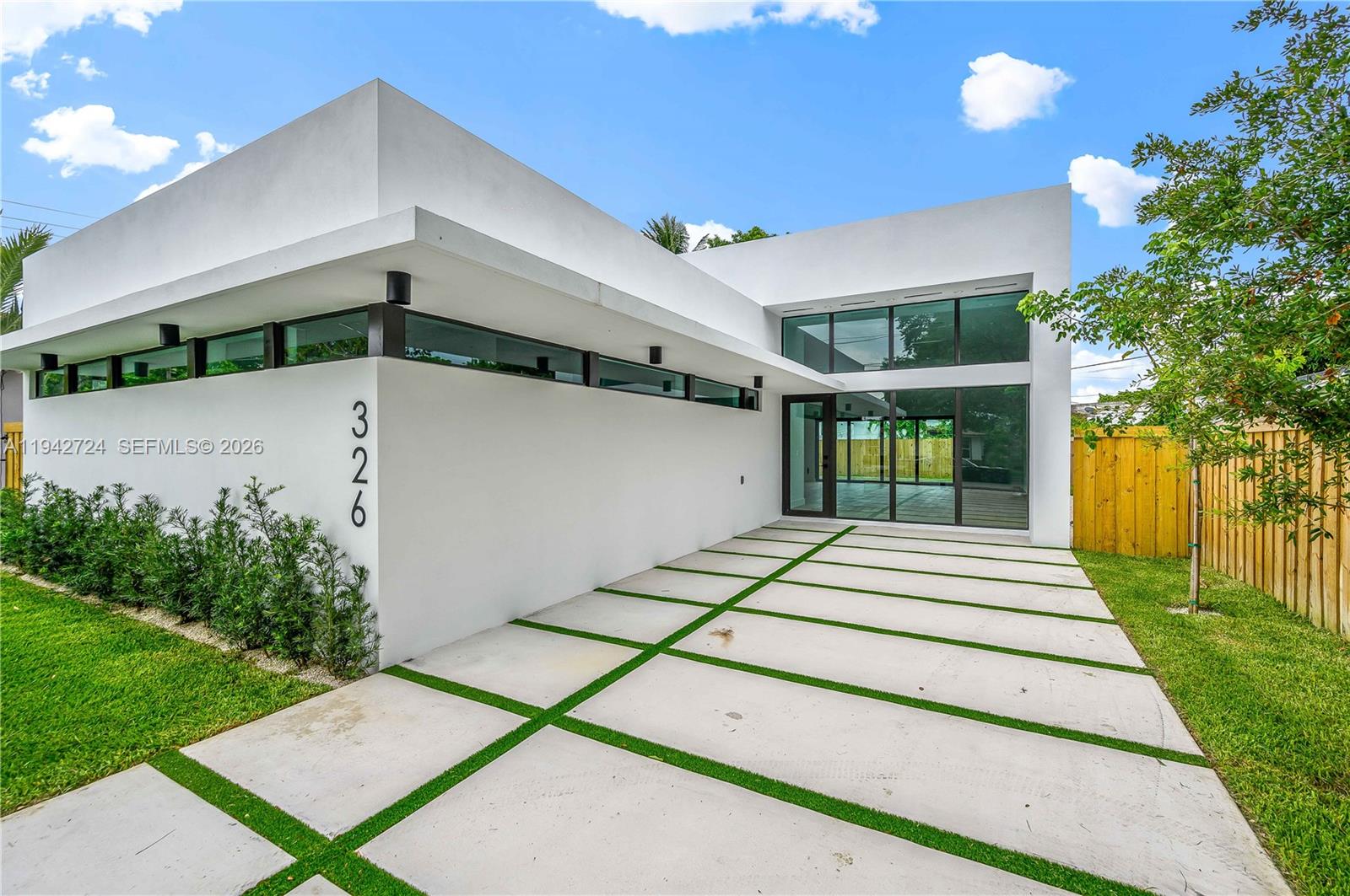 326 NW 40th St Miami, FL 33127