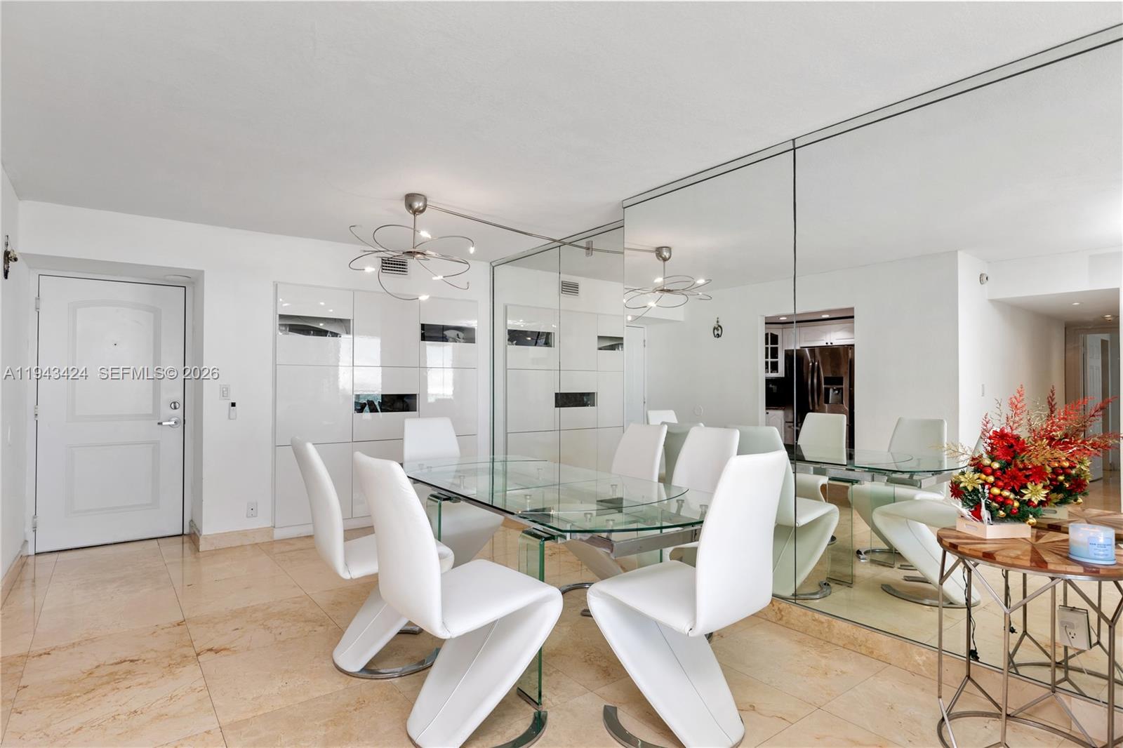 image Arlen House East Condo16