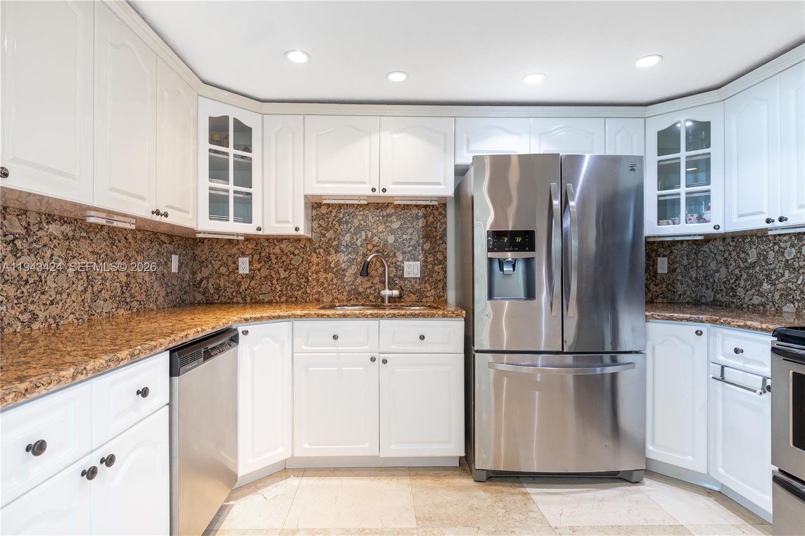 image Arlen House East Condo17