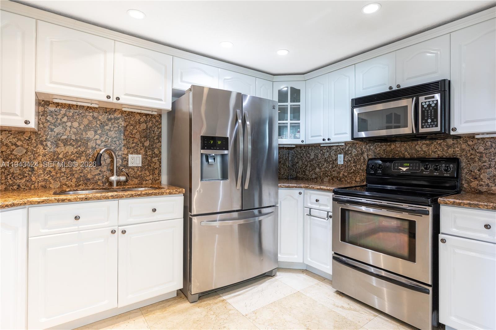 image Arlen House East Condo18