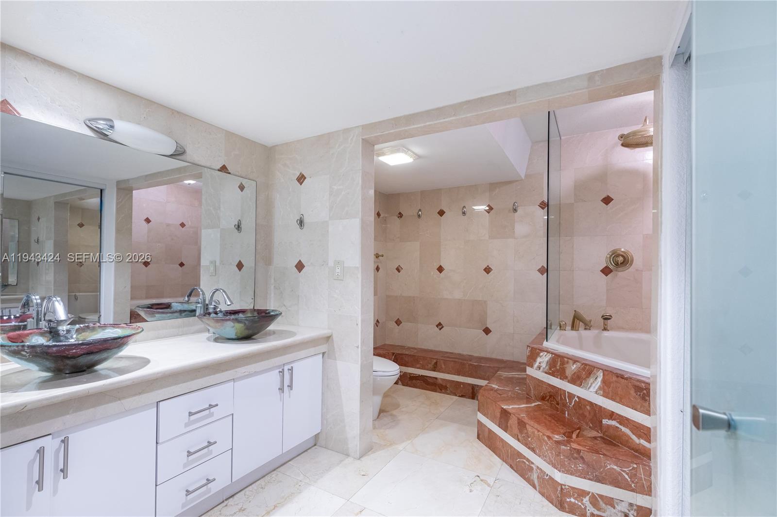 image Arlen House East Condo20