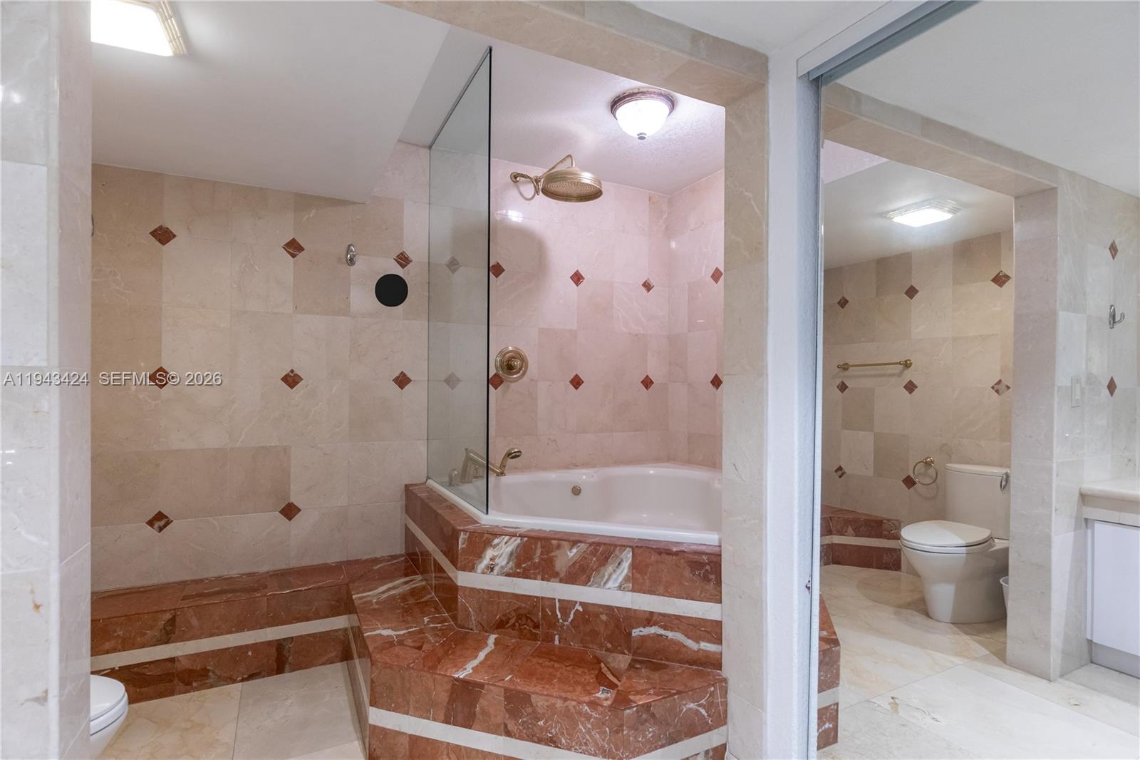 image Arlen House East Condo22