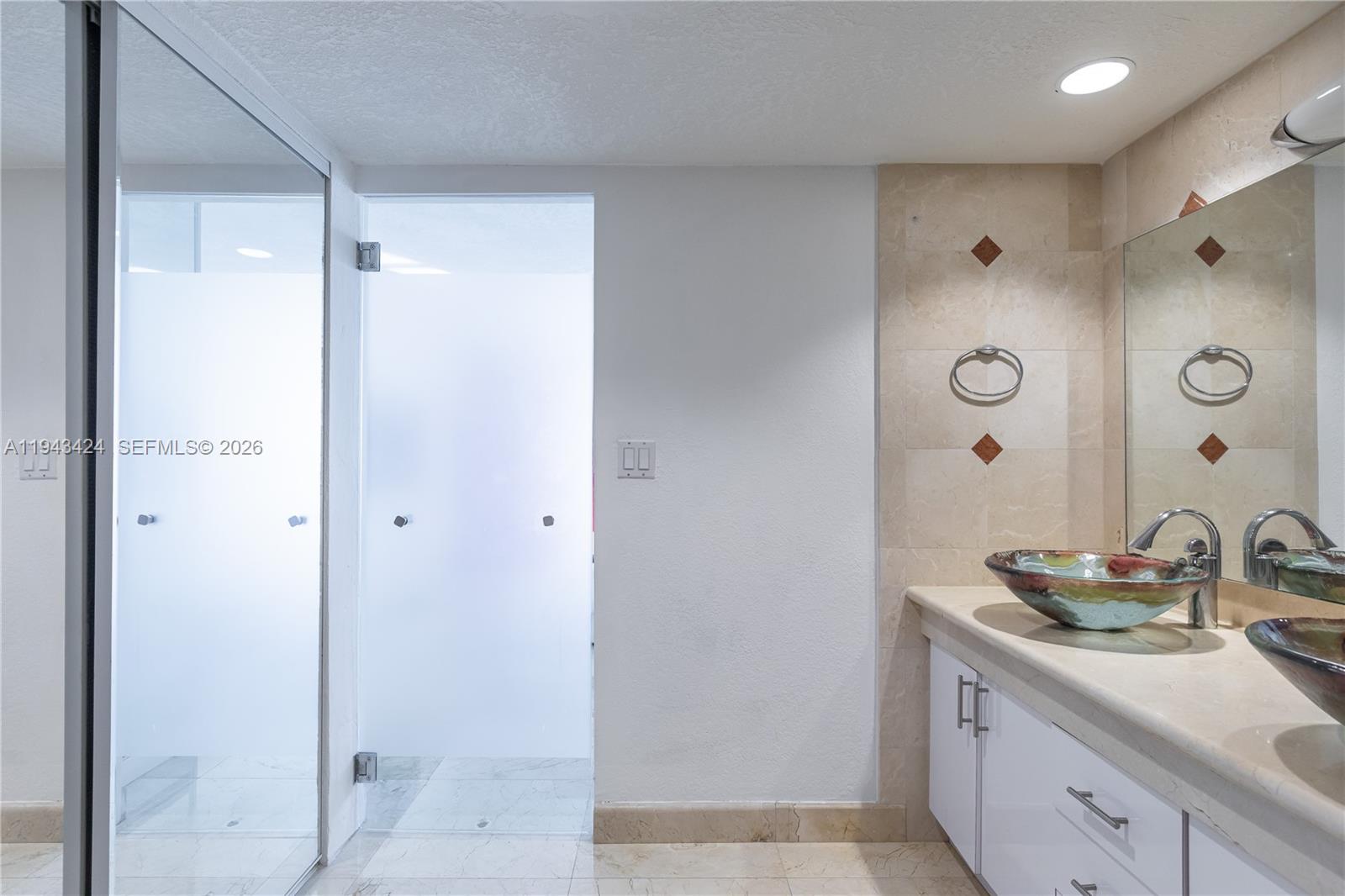 image Arlen House East Condo23