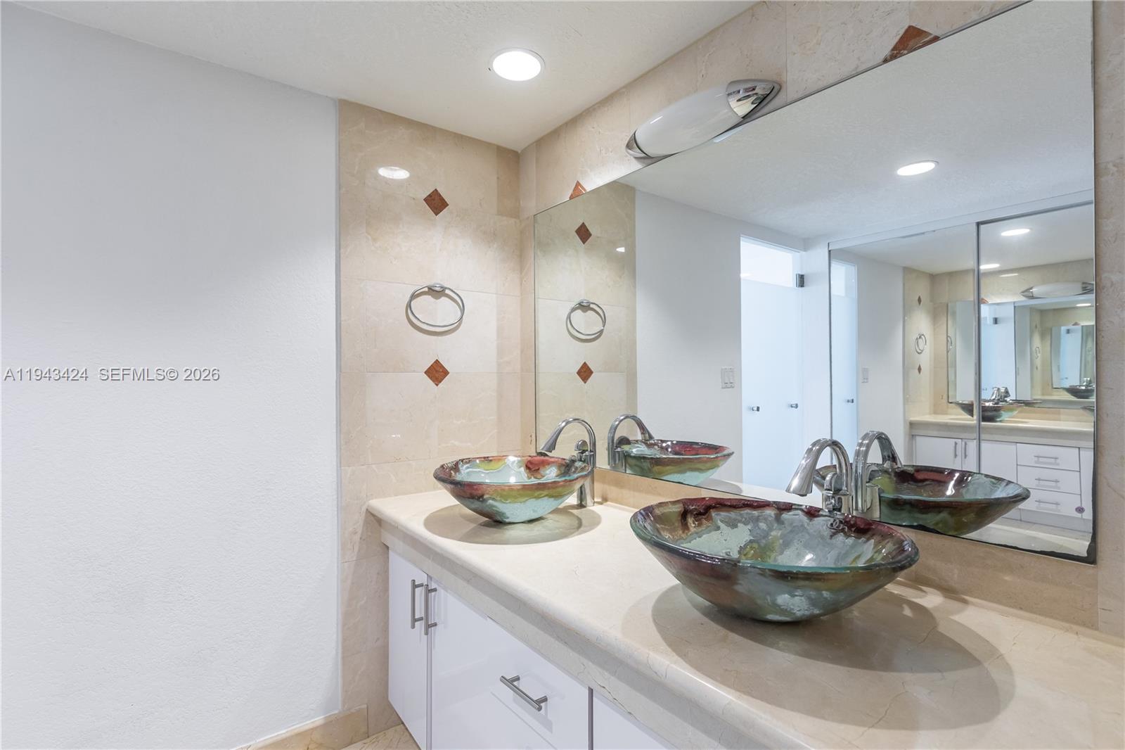 image Arlen House East Condo24