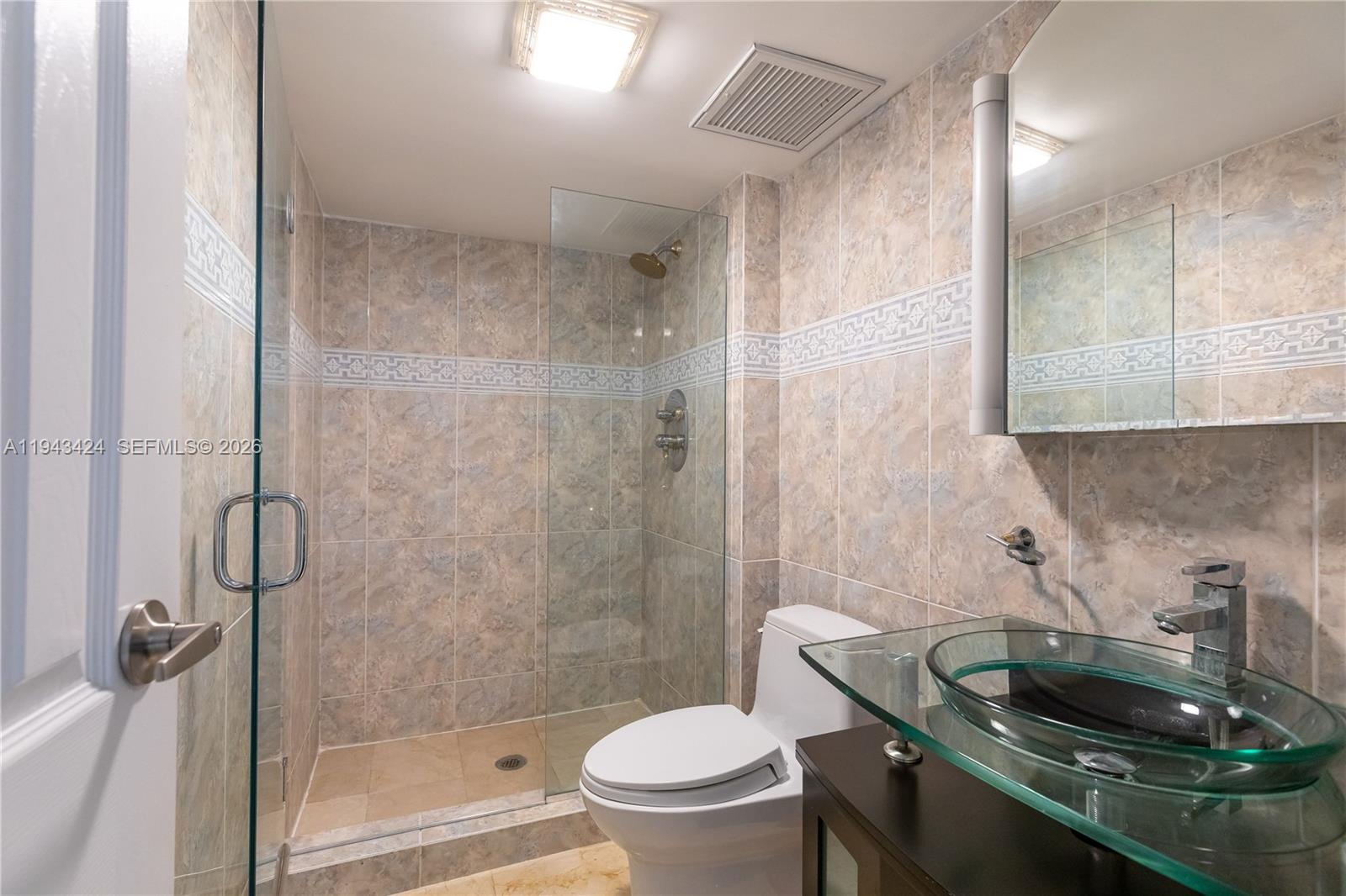 image Arlen House East Condo25