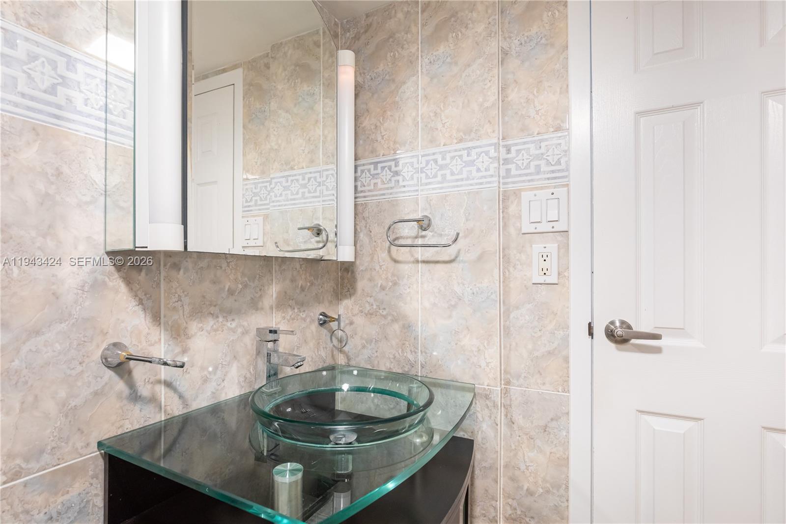 image Arlen House East Condo27