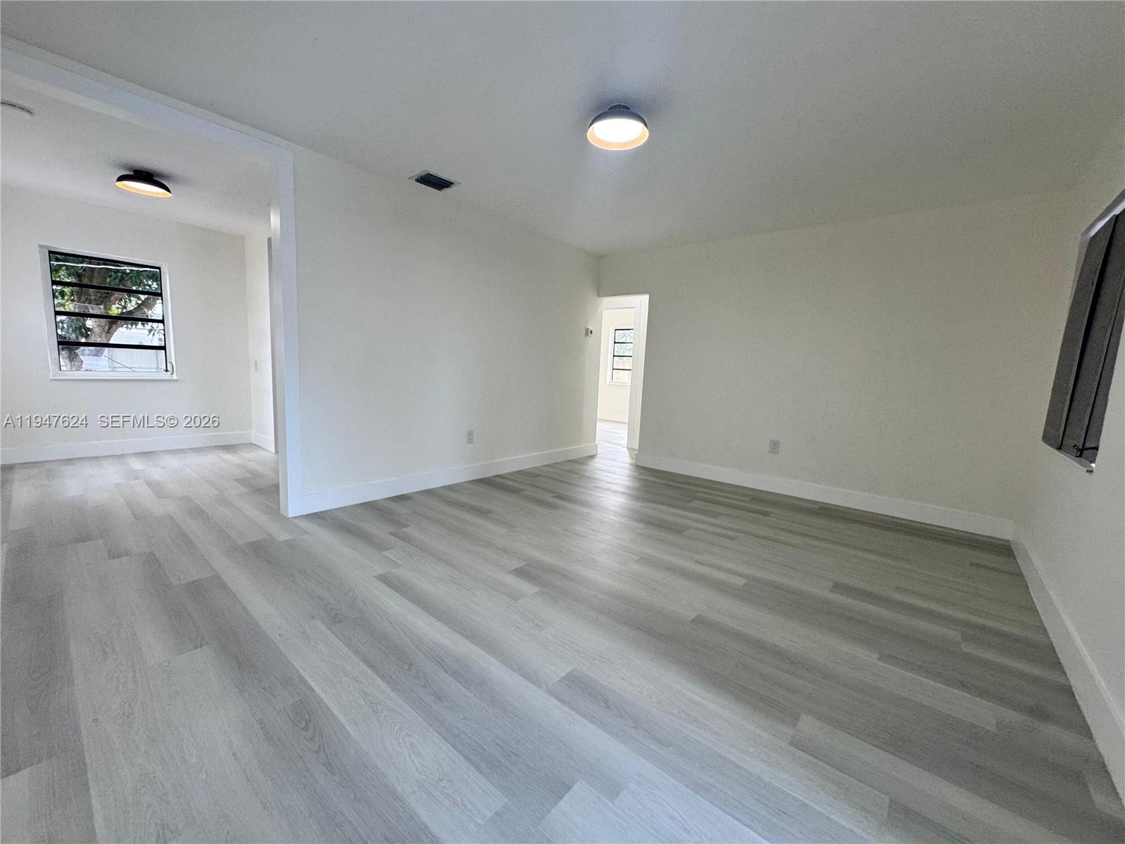 10521 NW 35th Ct Miami, FL 33147