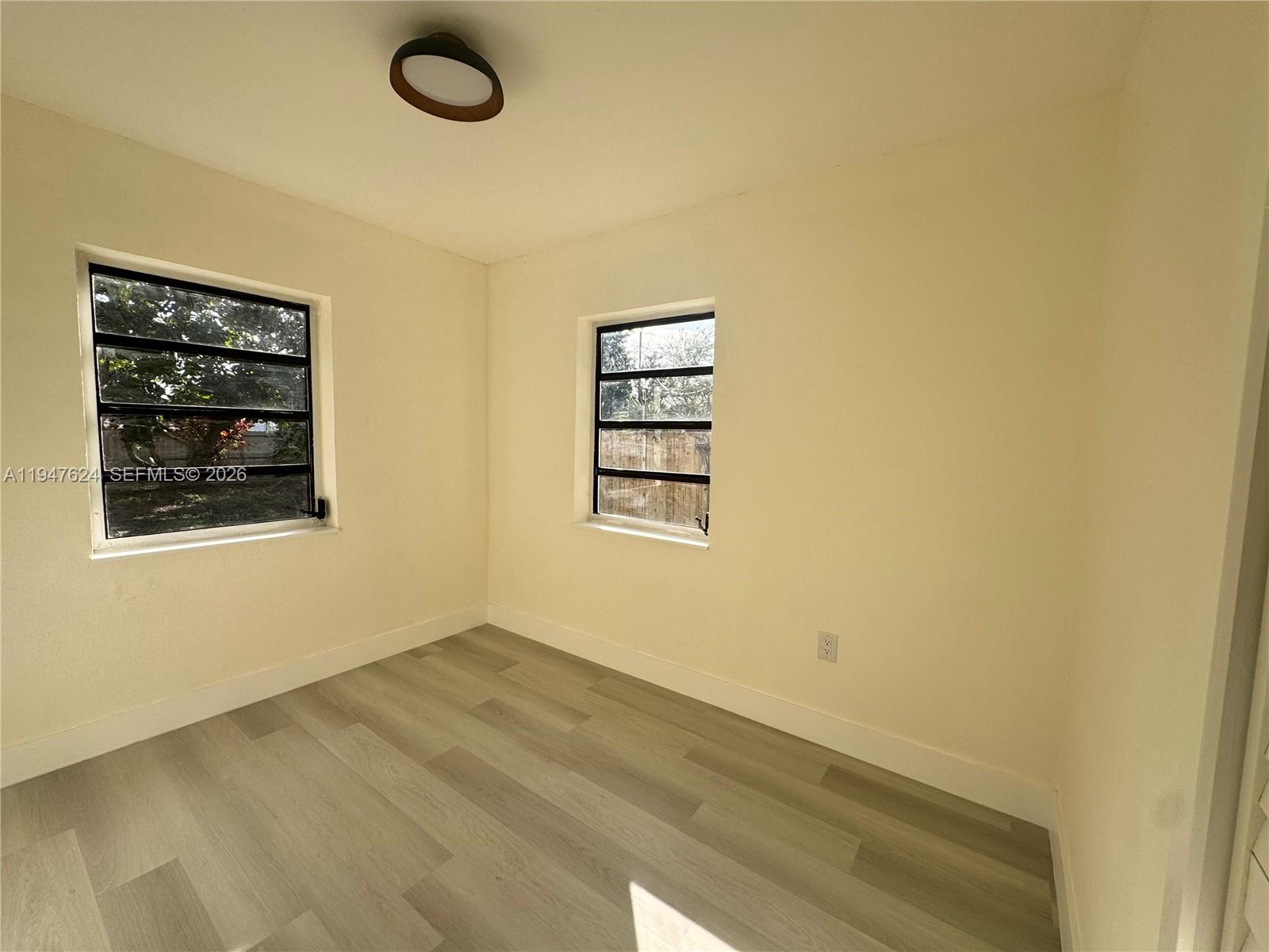 10521 NW 35th Ct Miami, FL 33147