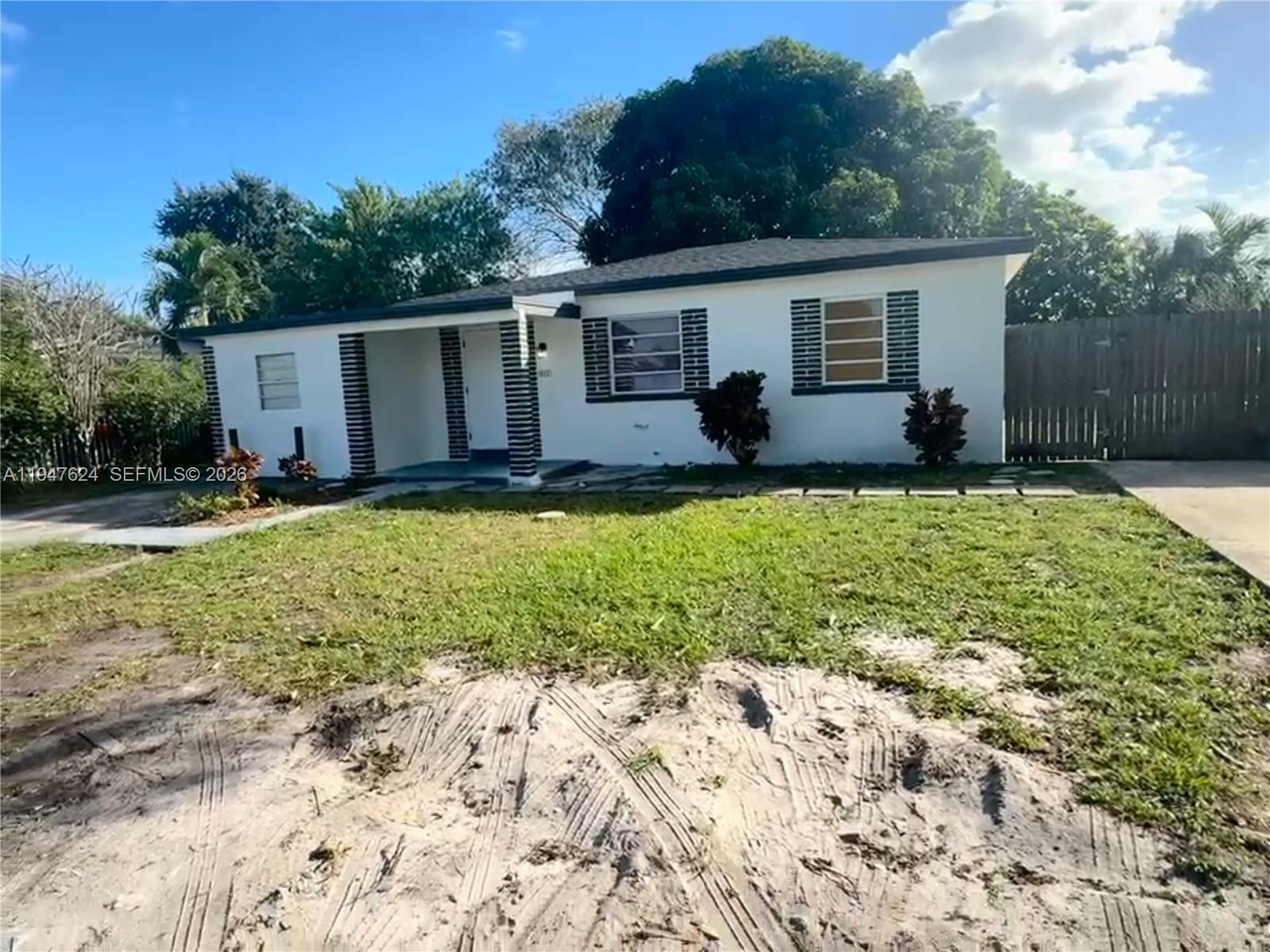 10521 NW 35th Ct Miami, FL 33147