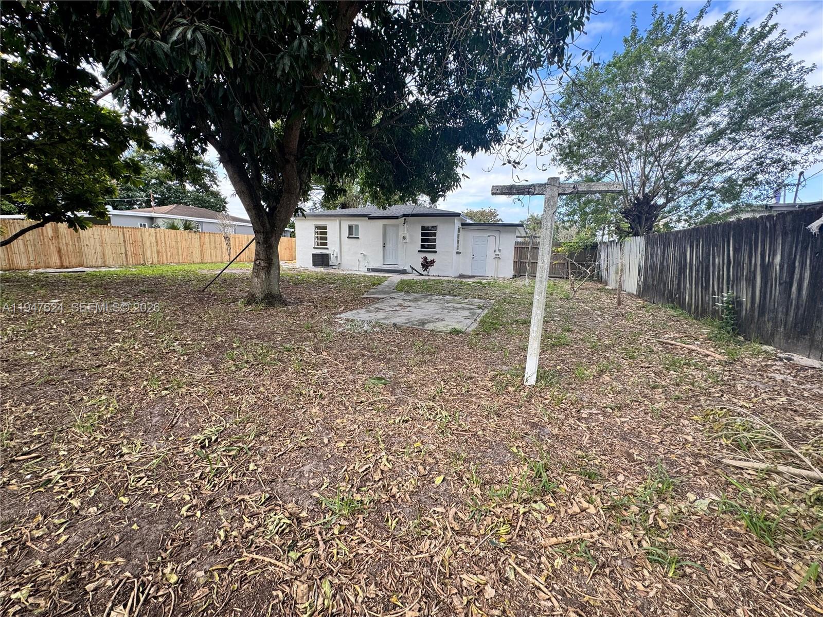 10521 NW 35th Ct Miami, FL 33147