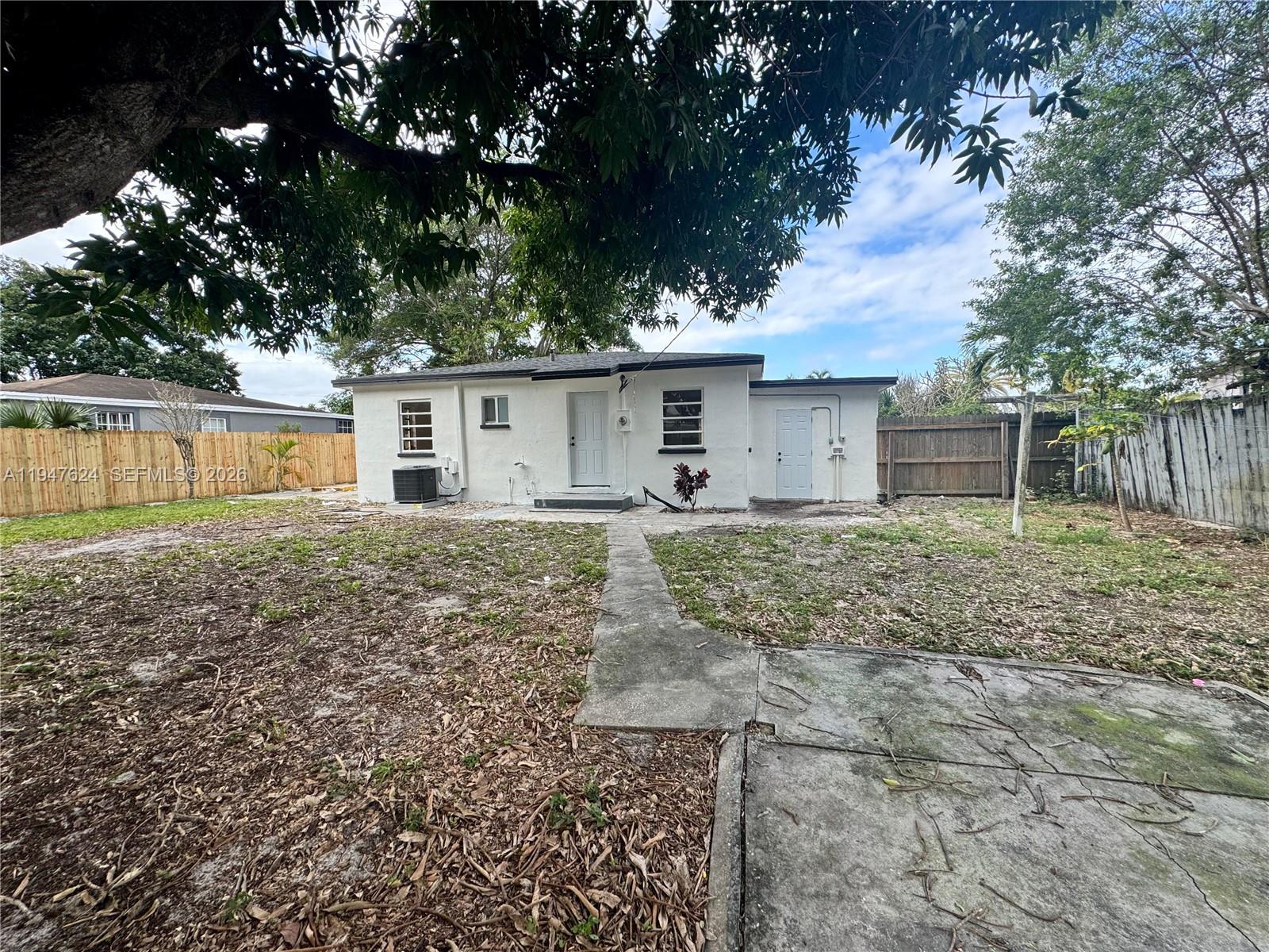 10521 NW 35th Ct Miami, FL 33147