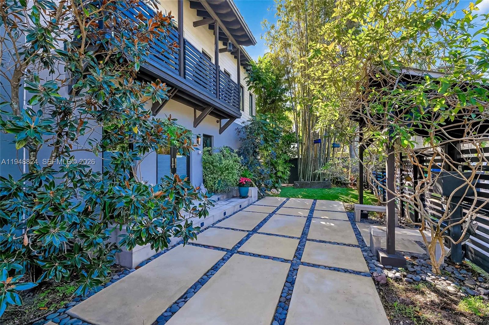 1680 Onaway Dr Coconut Grove, FL 33133