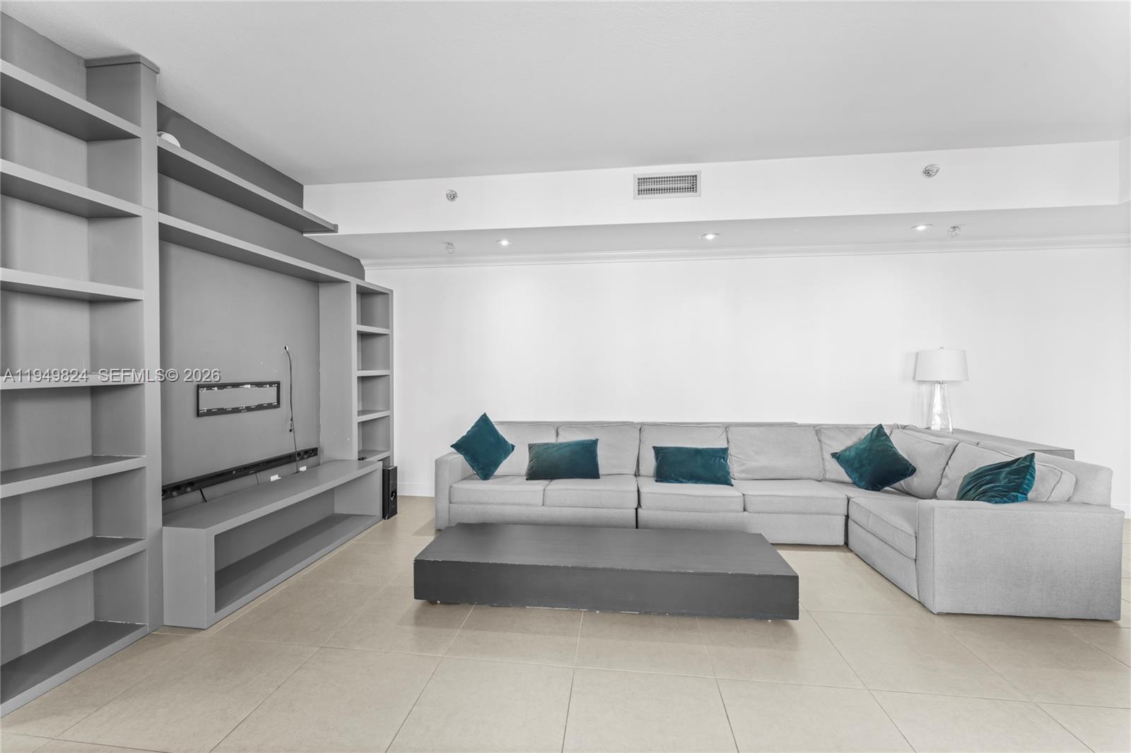 image Latitude on the River10