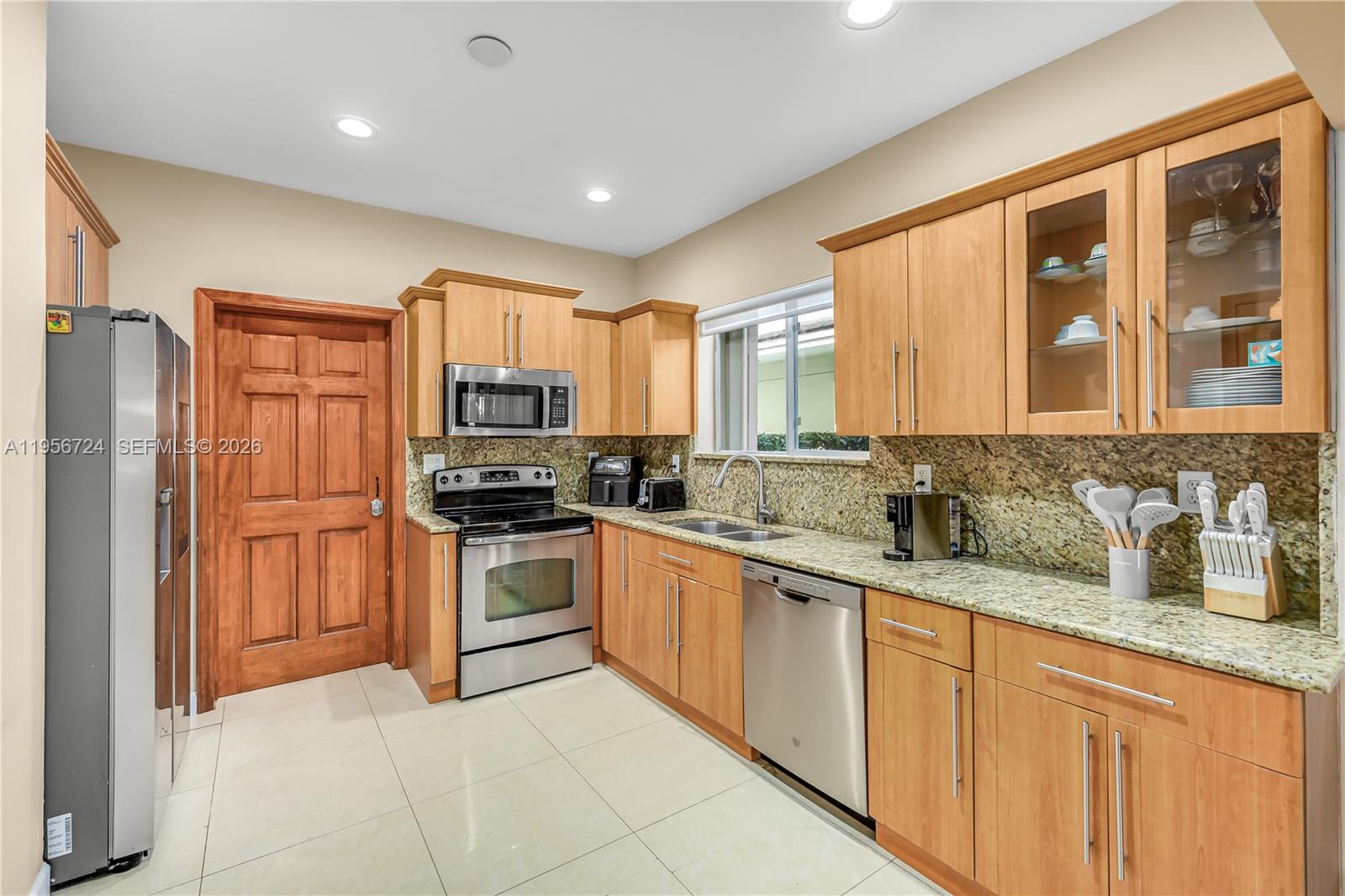 9457 Carlyle Ave Surfside, FL 33154