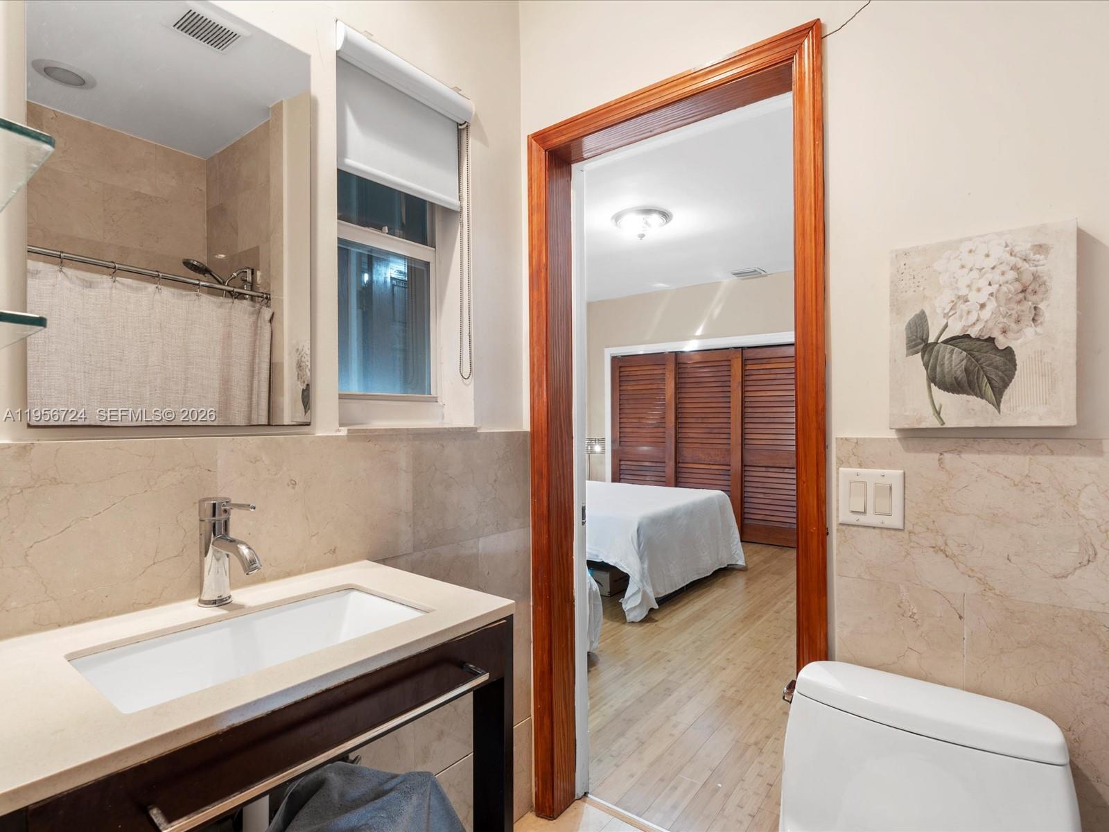 9457 Carlyle Ave Surfside, FL 33154