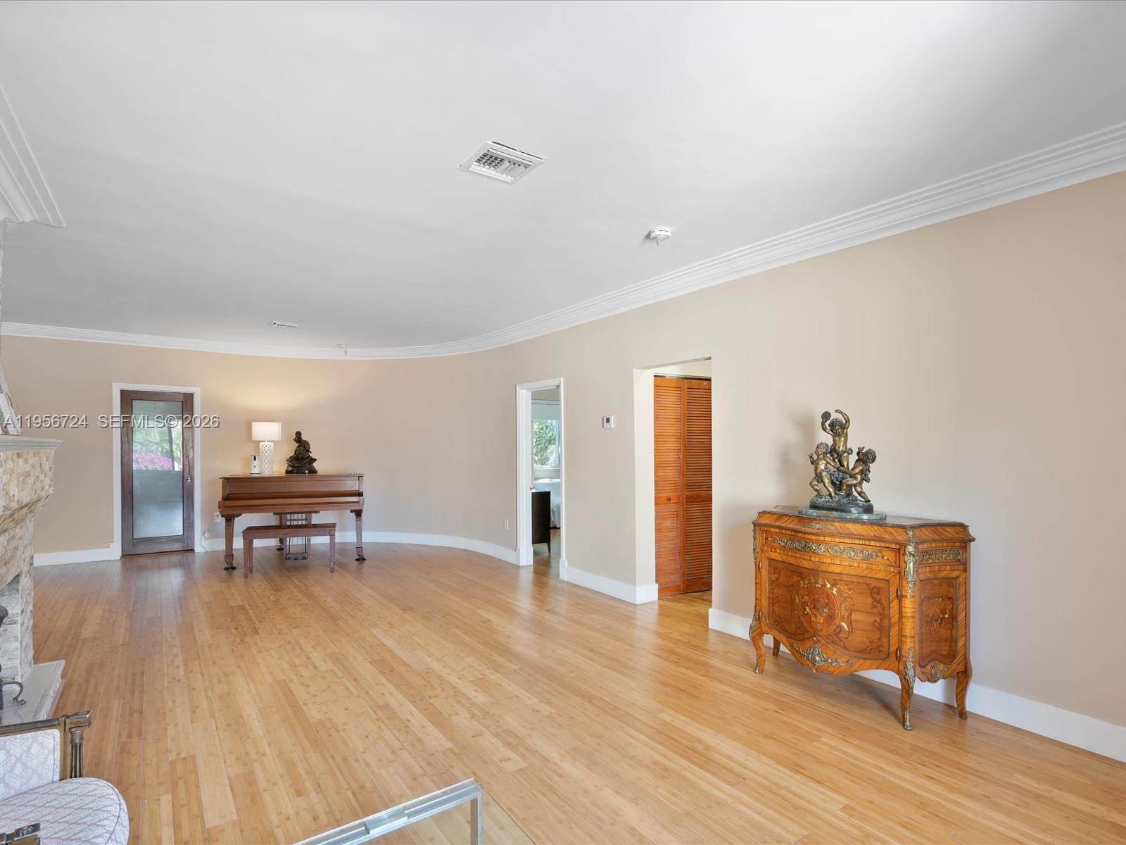 9457 Carlyle Ave Surfside, FL 33154