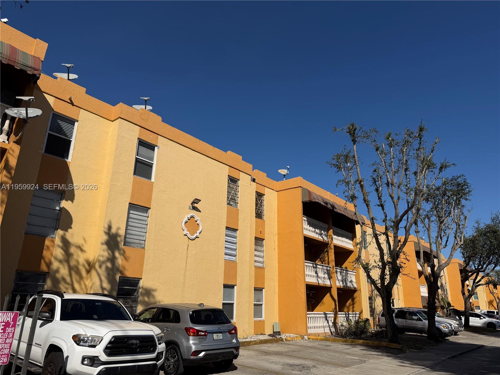 575 W 69th St #205 Hialeah, FL 33014