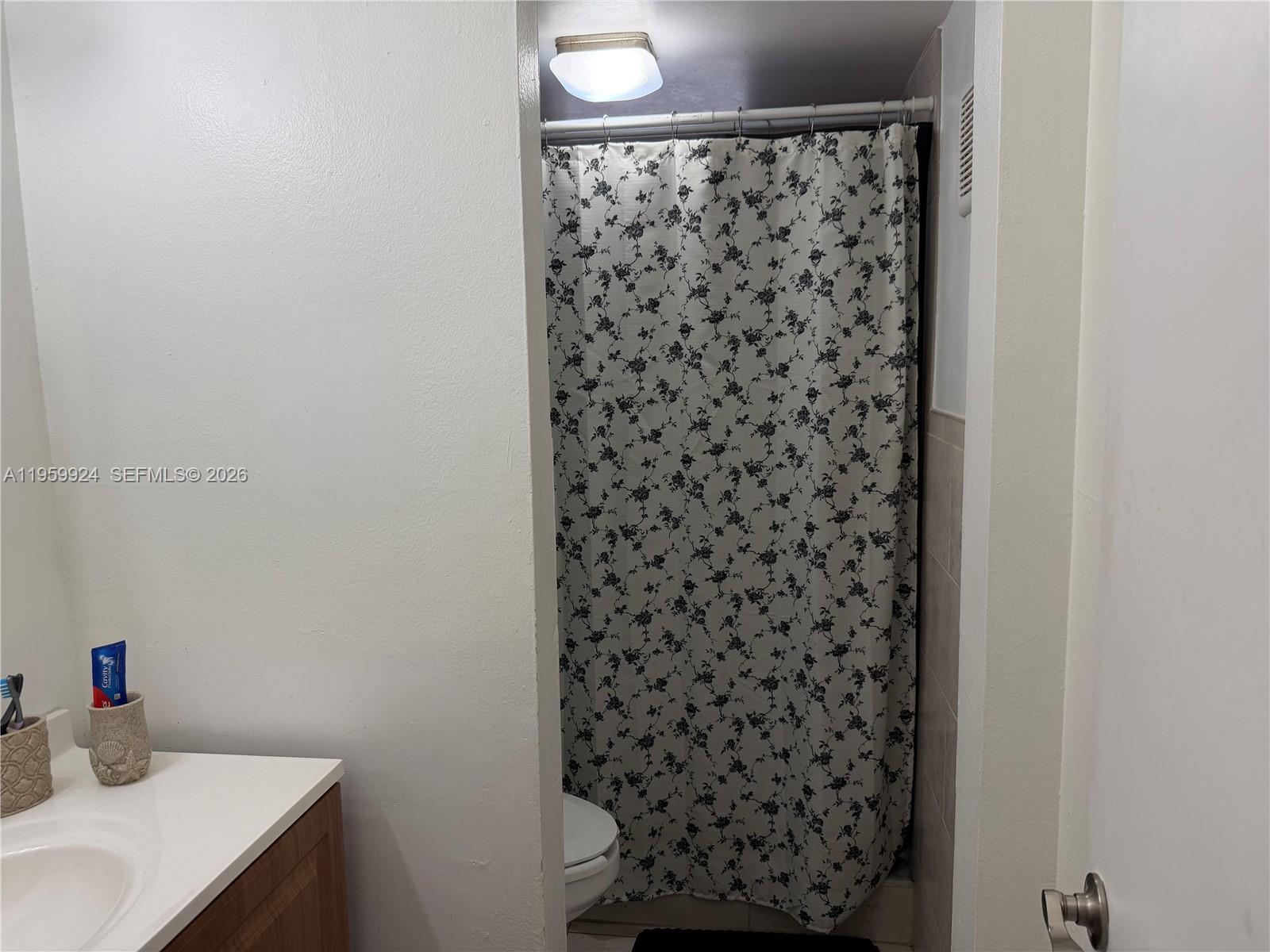 575 W 69th St #205 Hialeah, FL 33014