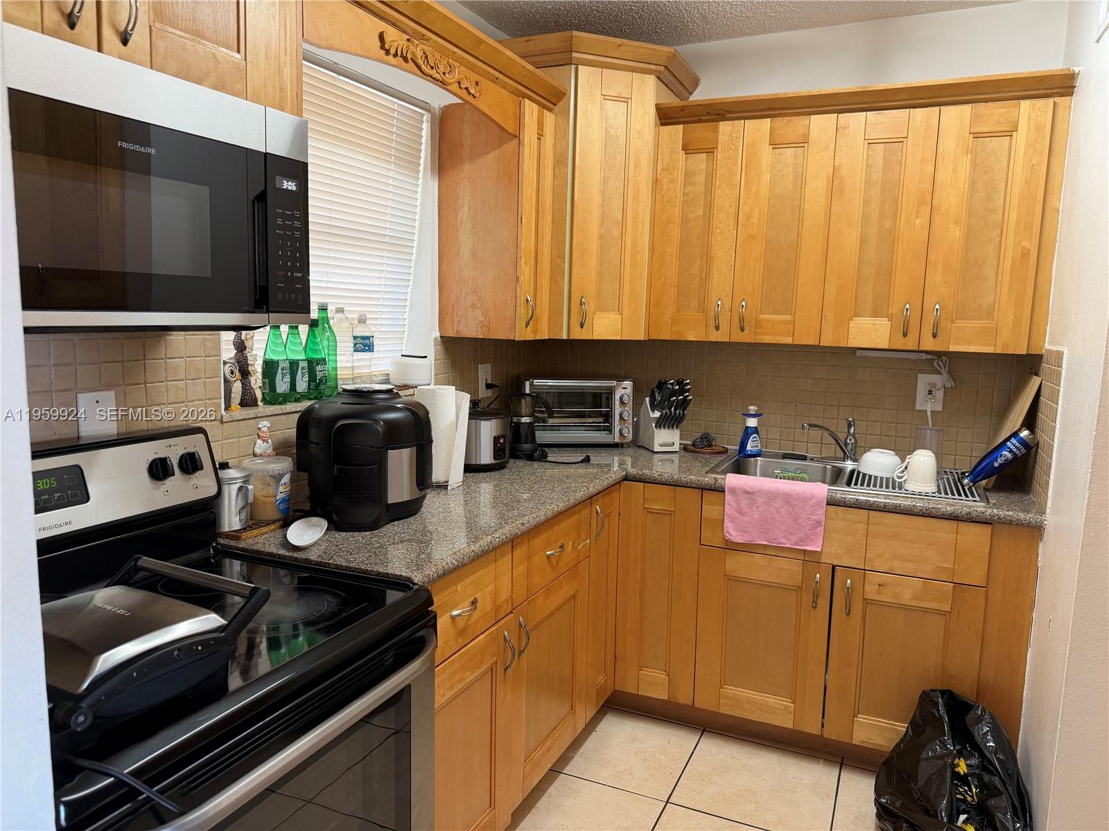 575 W 69th St #205 Hialeah, FL 33014