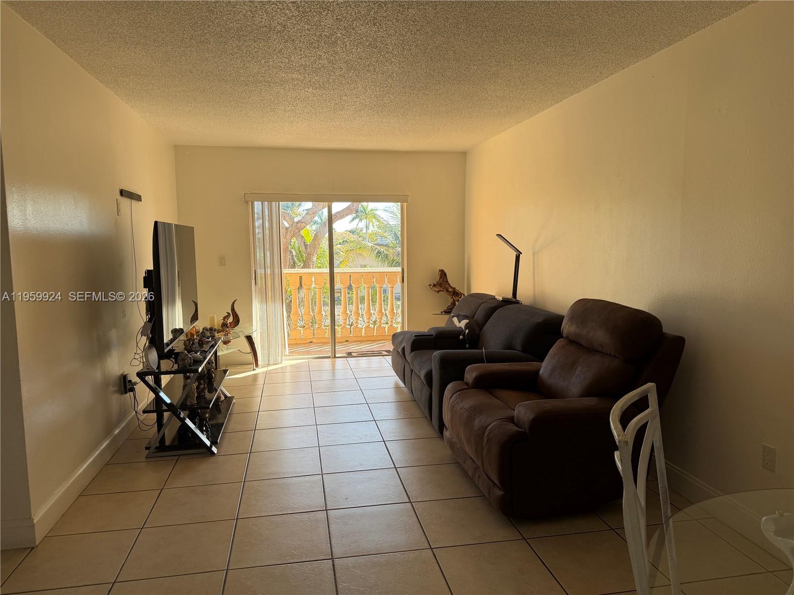 575 W 69th St #205 Hialeah, FL 33014